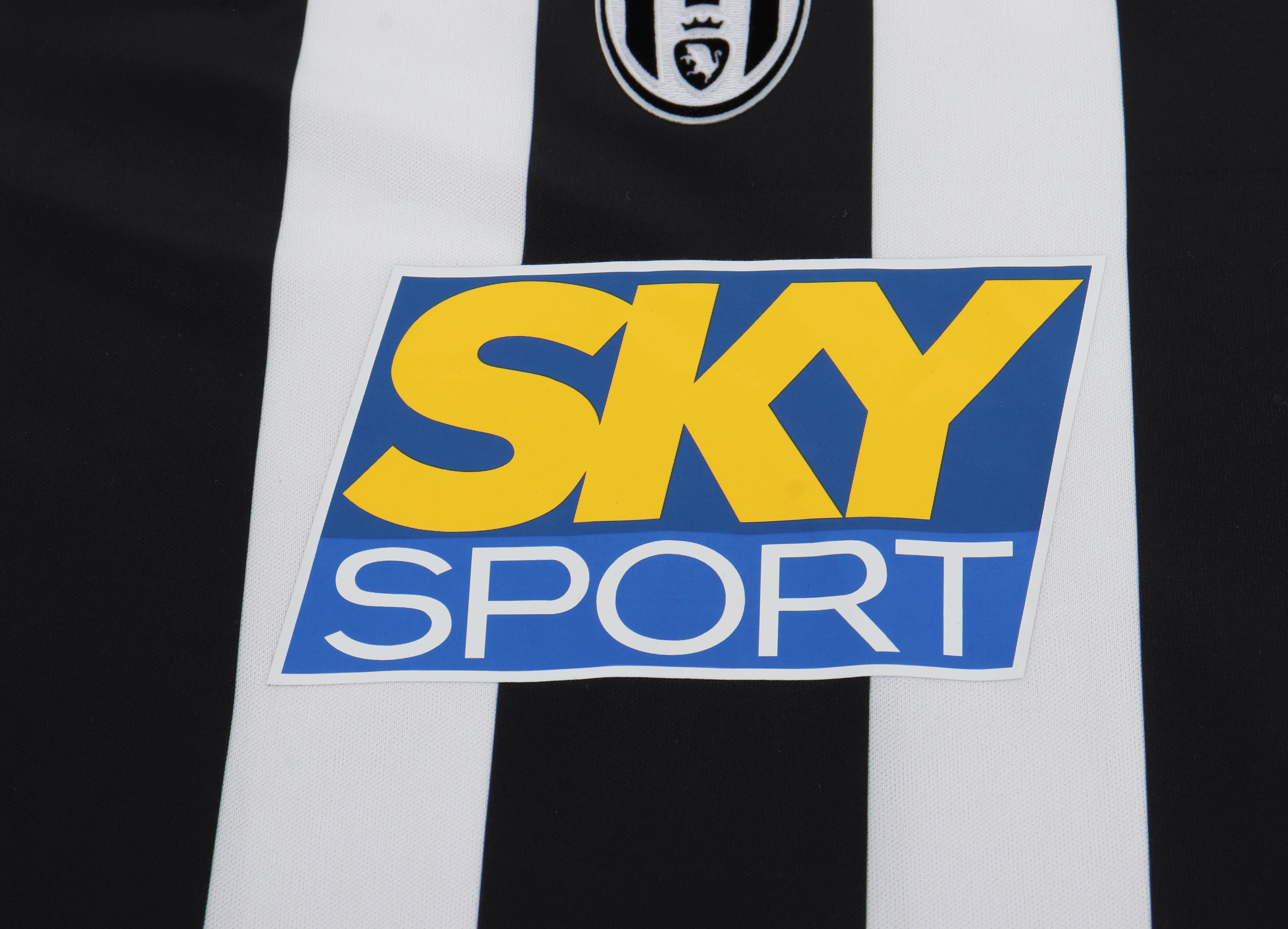 2004-05 Juventus Home Retro Jersey - Children's view 3