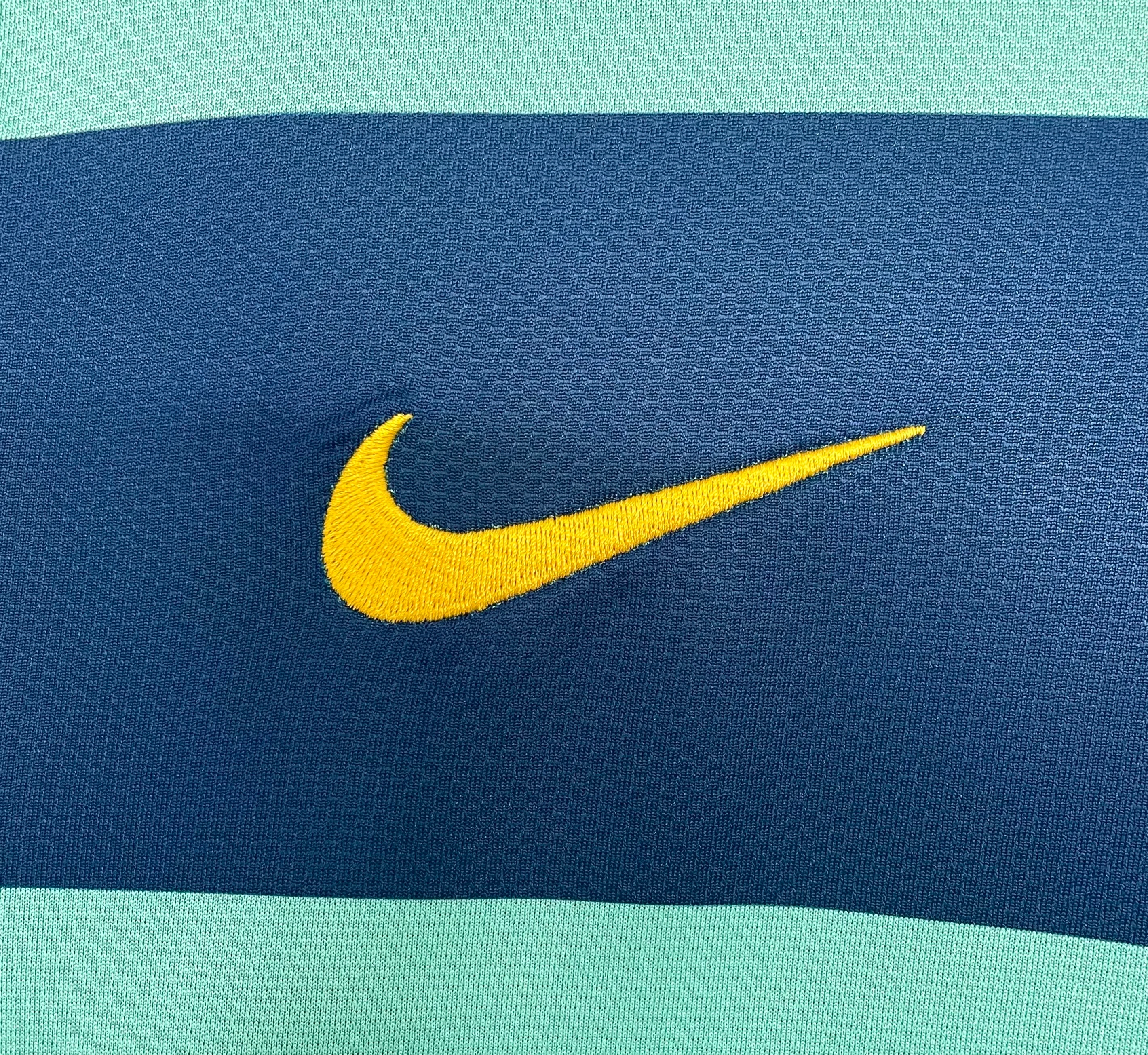 2010-11 Barcelona Away Long-Sleeve Retro Jersey view 7