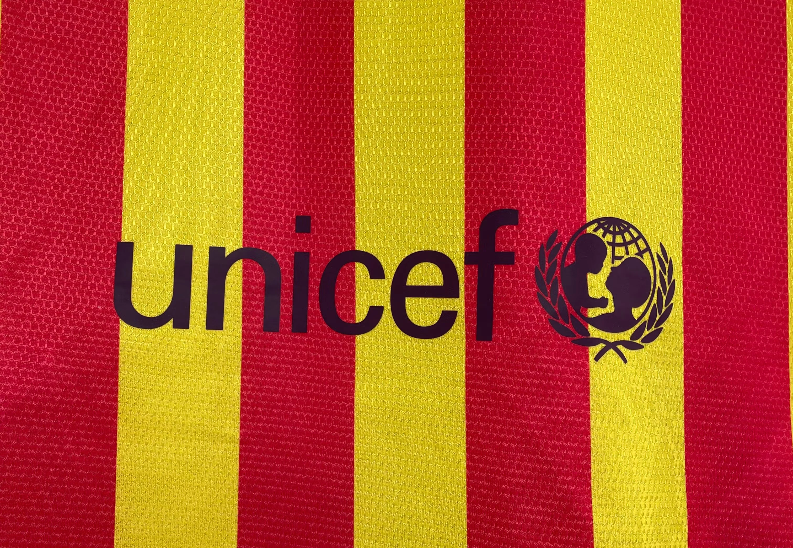 2013-14 Barcelona Away Retro Jersey view 3