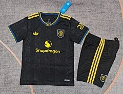 2025-26 Manchester United Away Shirt - Kids view 3