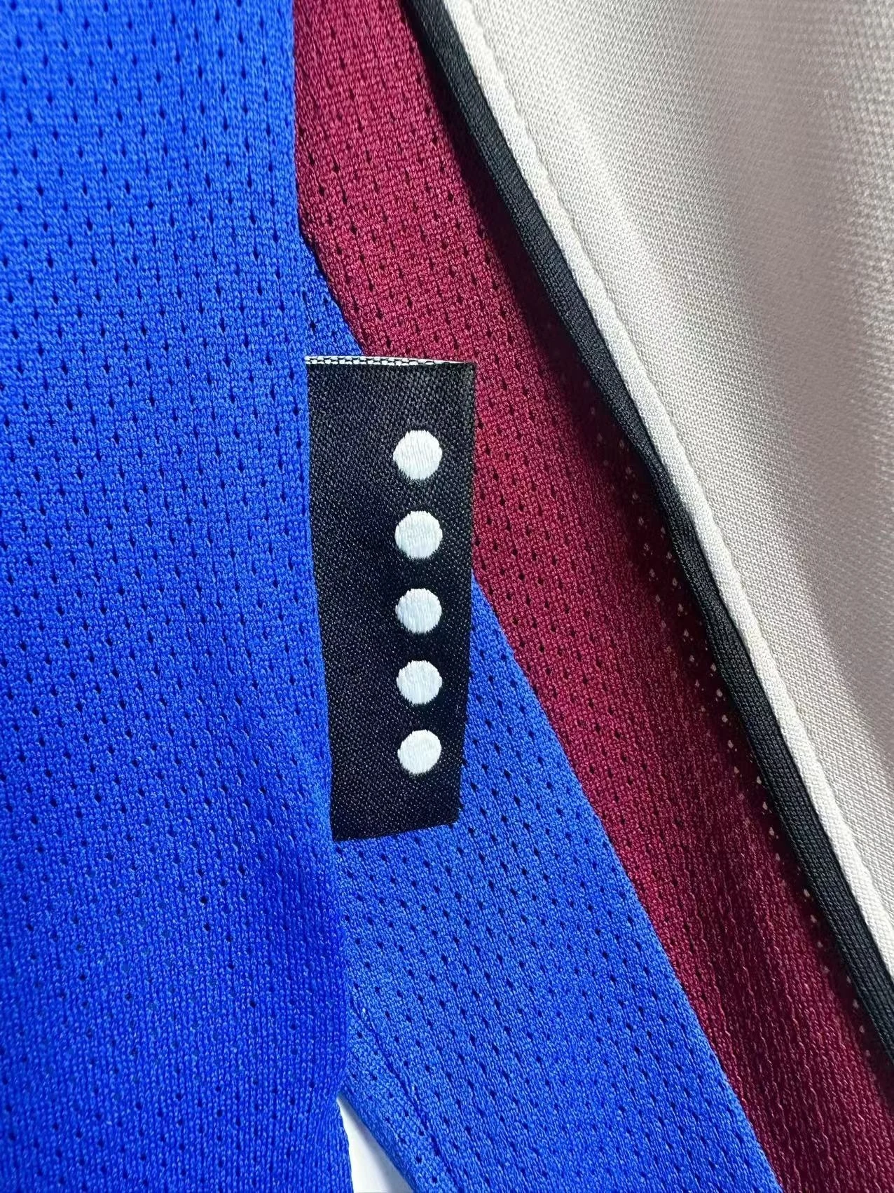 1998–99 Barcelona Away Long-Sleeve Retro Jersey view 6