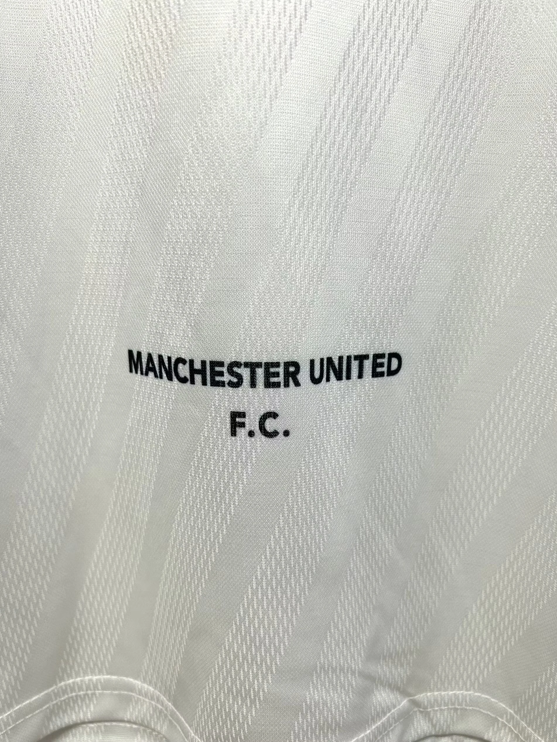1996-97 Manchester United Away Retro Shirt view 5
