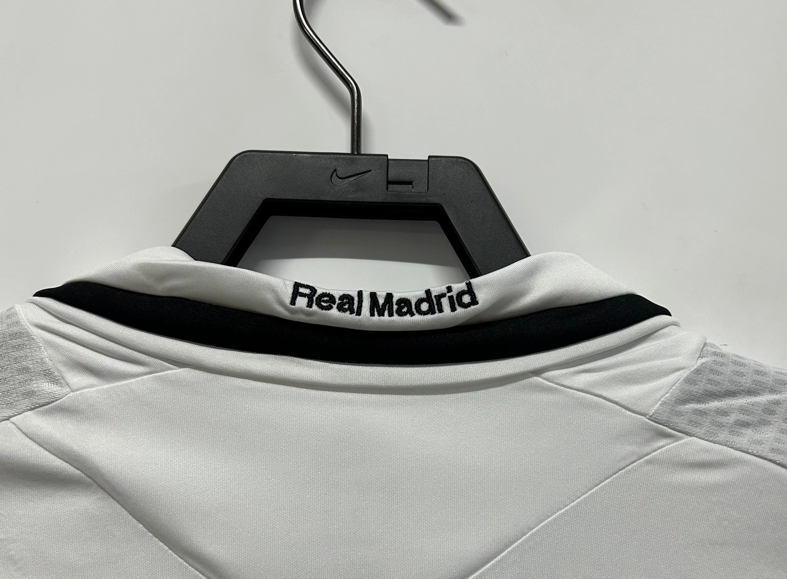 2008-09 Real Madrid Home Retro Jersey view 8