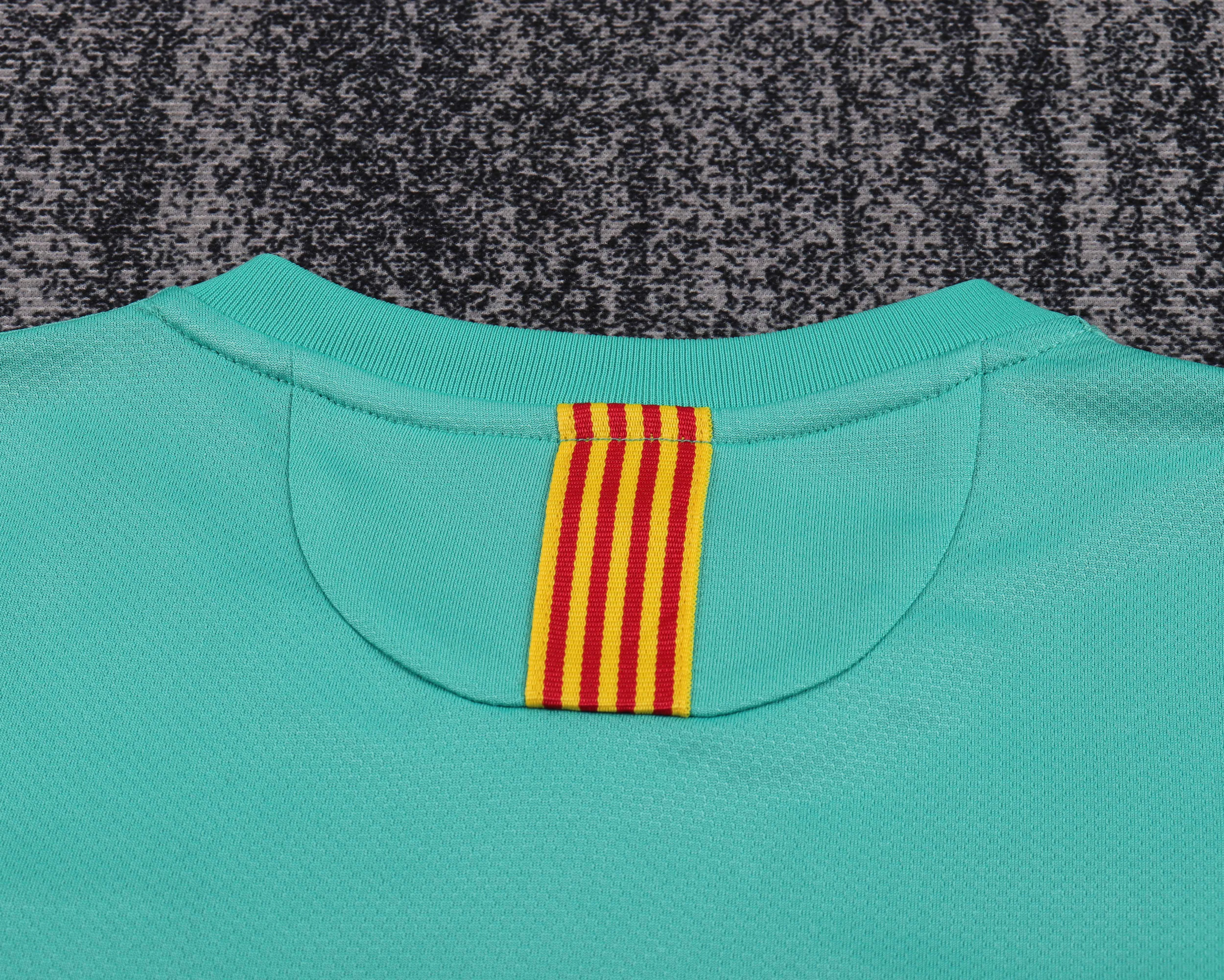 2010-11 Barcelona Away Retro Shirt - Kids Sizes view 3