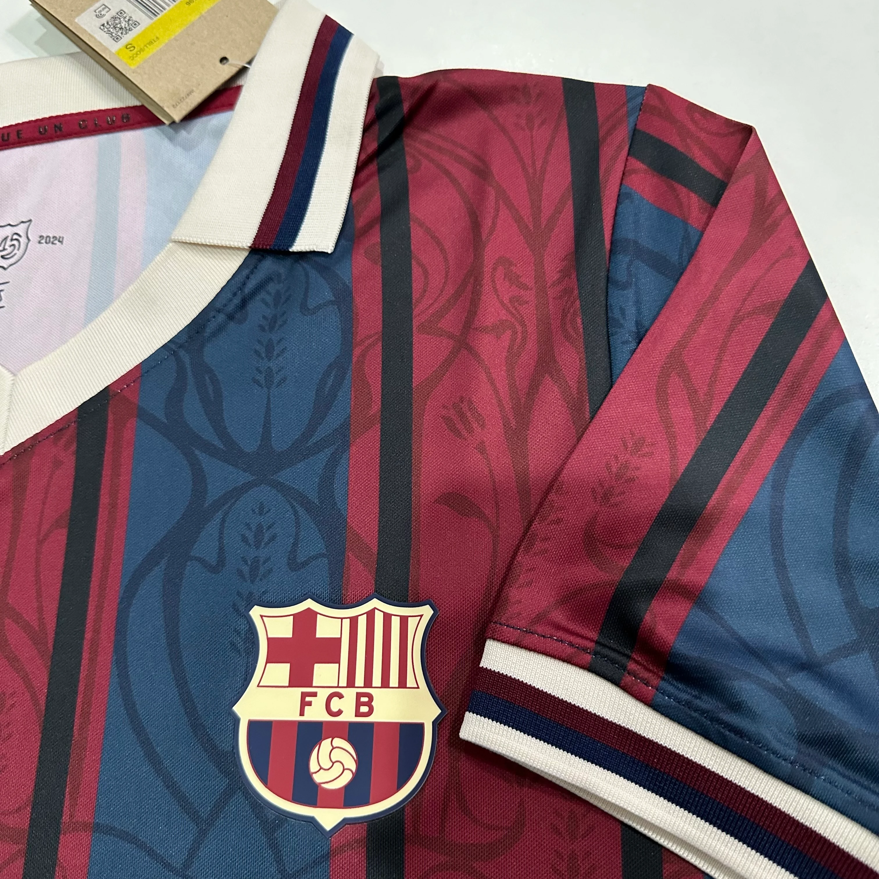 2025-26 Barcelona 125th Anniversary Kit view 5