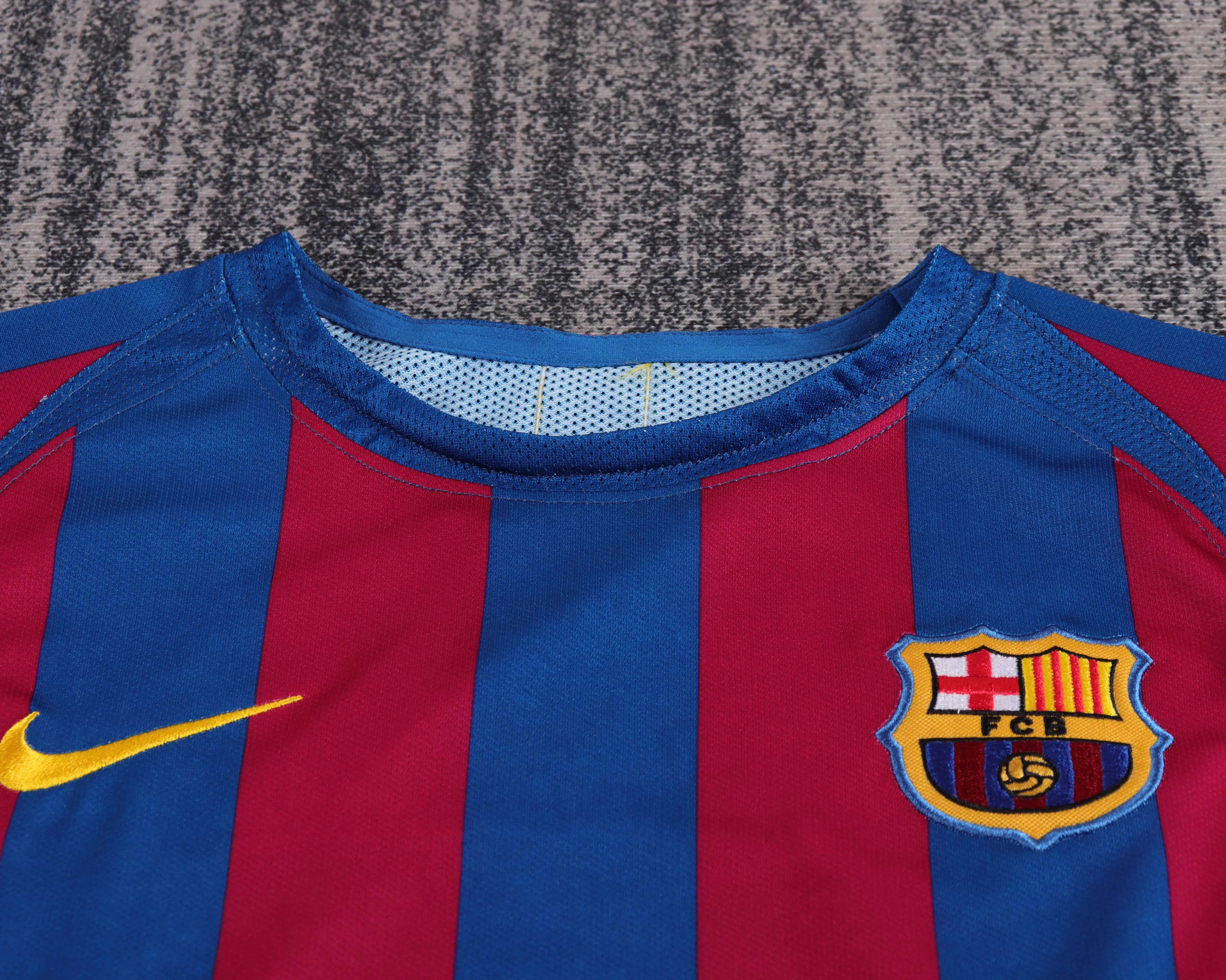 2005-06 Barcelona Home Champions League Retro Shirt - Kids Size view 10