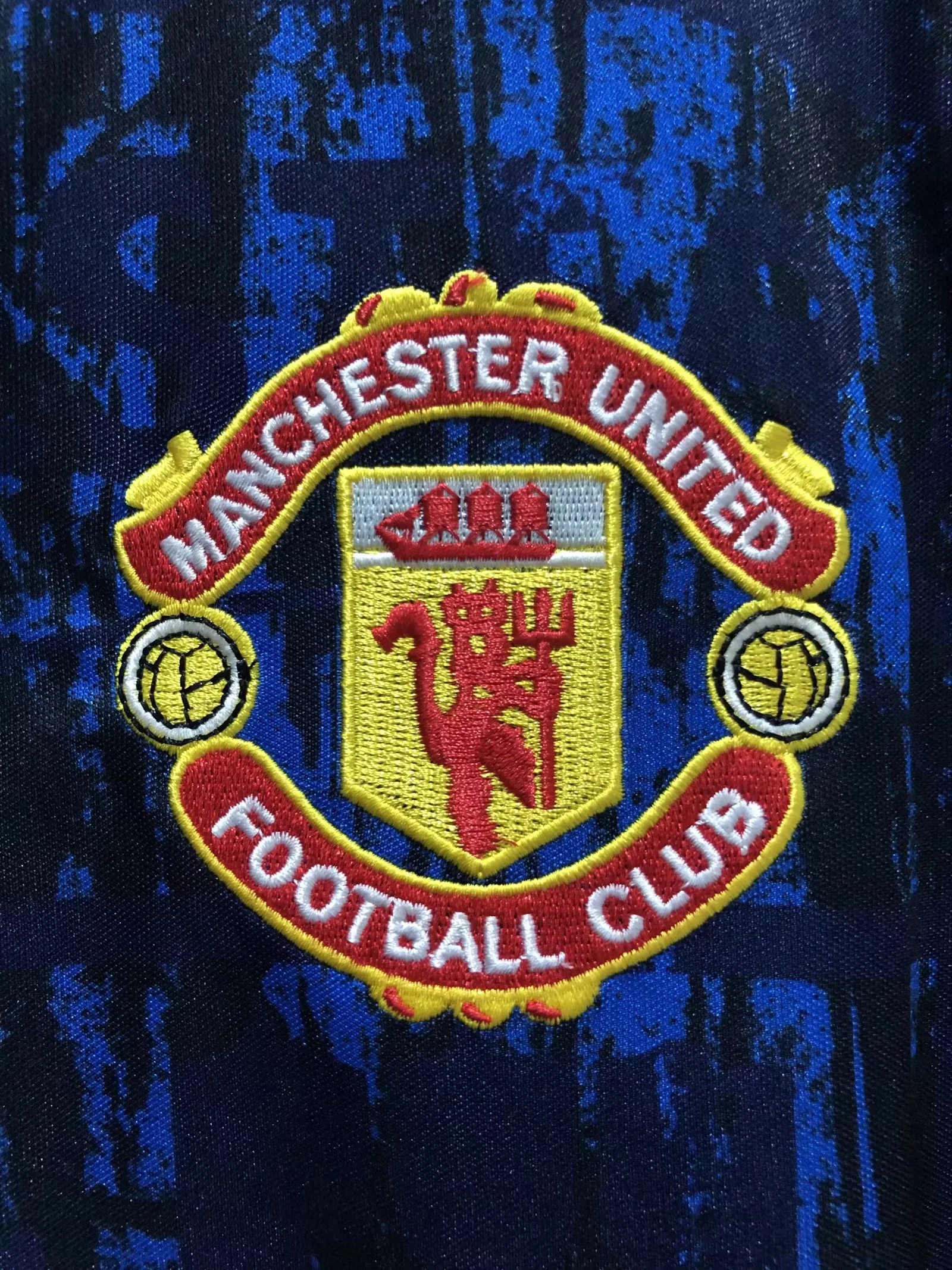 1993 Manchester United black retro jersey view 8
