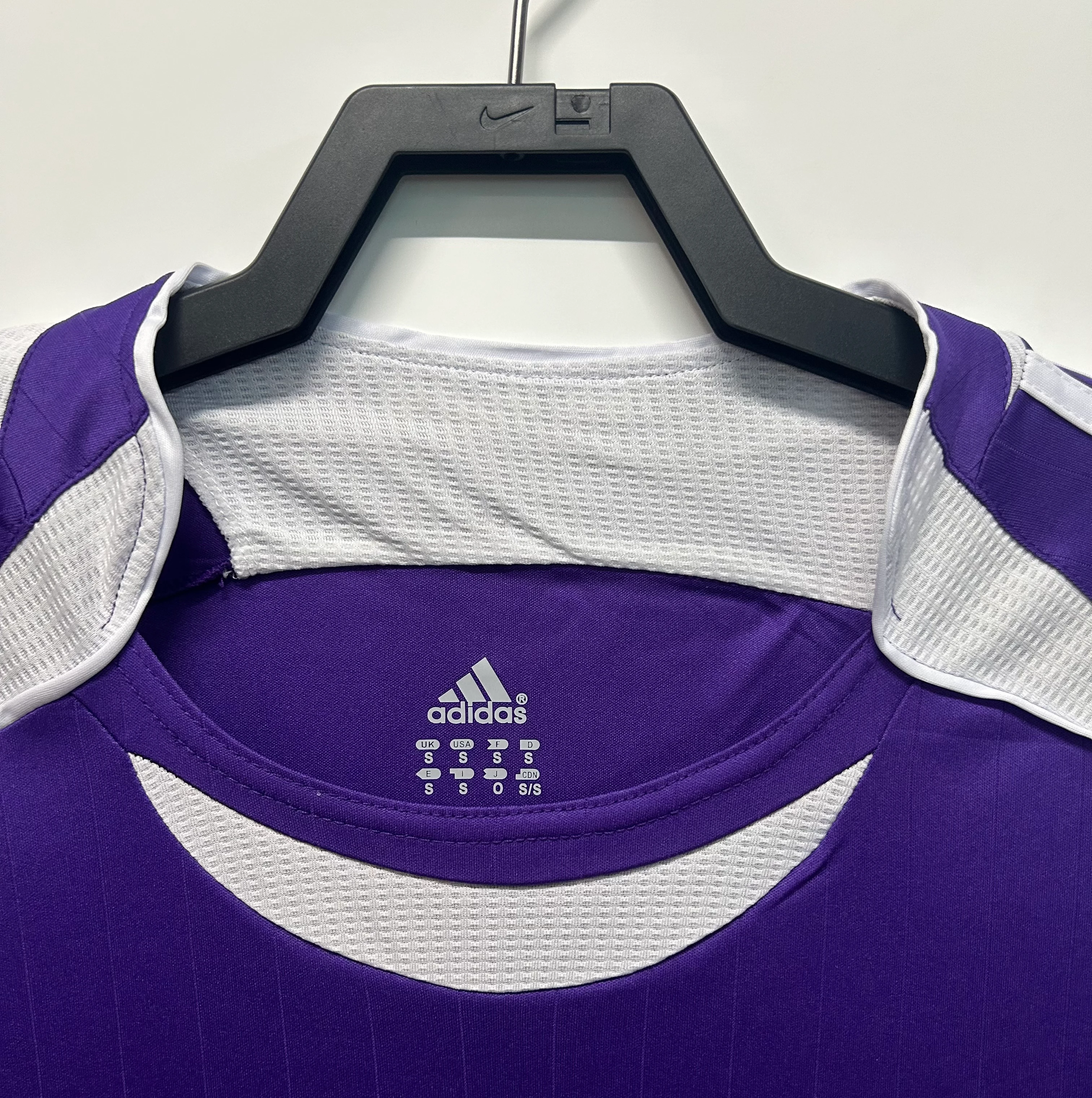 2006-07 Real Madrid Away Retro Jersey view 8
