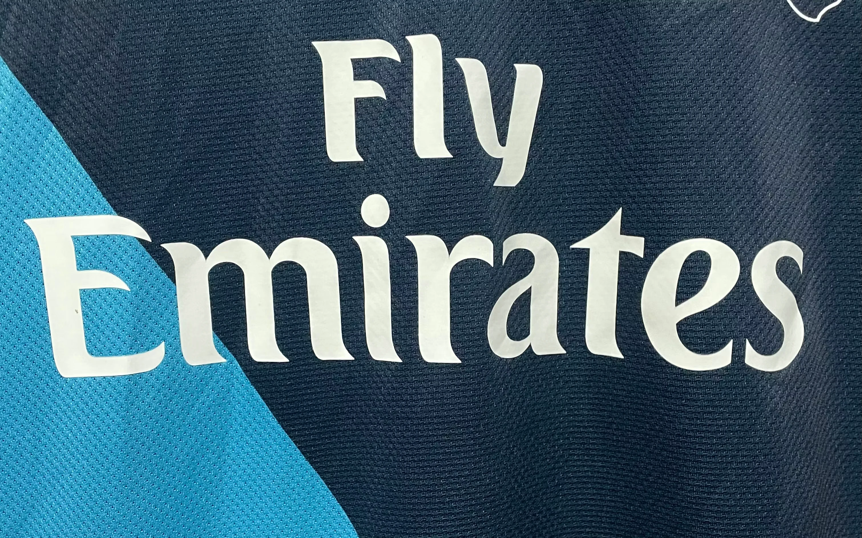 2011-12 Arsenal Away Retro Shirt view 6