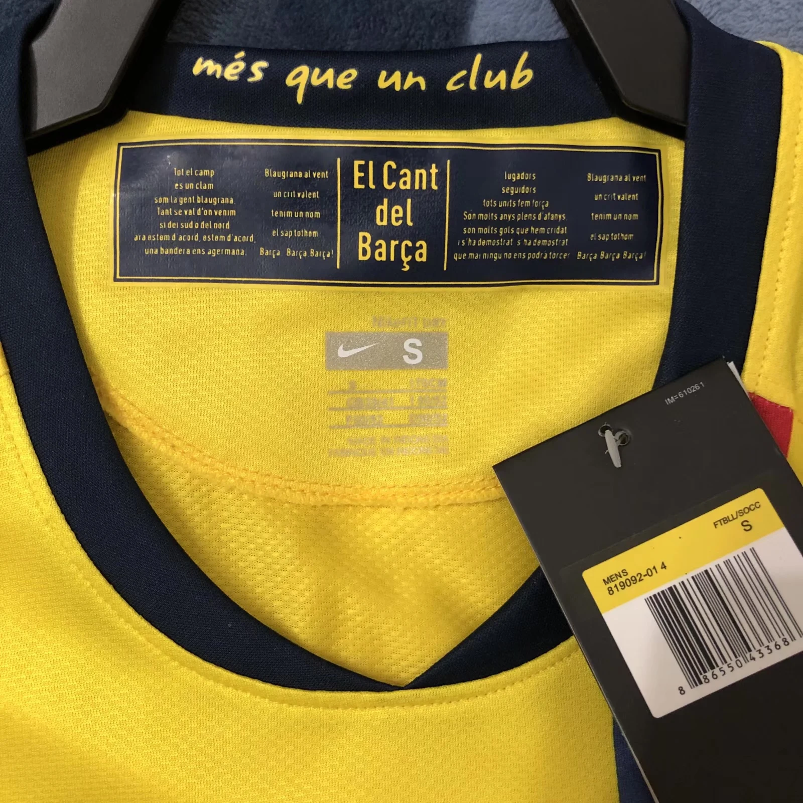 2008-09 Barcelona Away Retro Jersey view 3