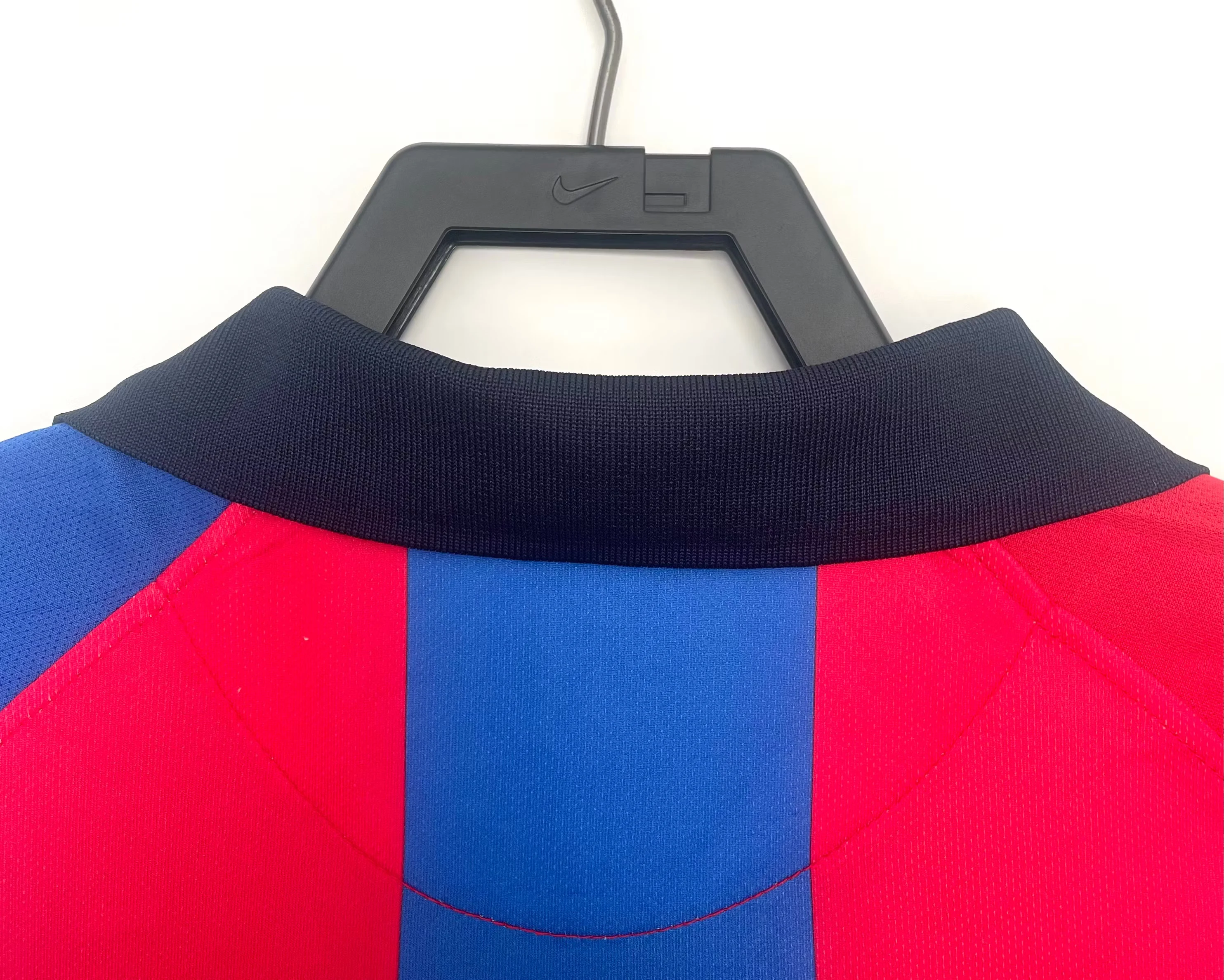 2001-02 Barcelona Home Retro Jersey view 3