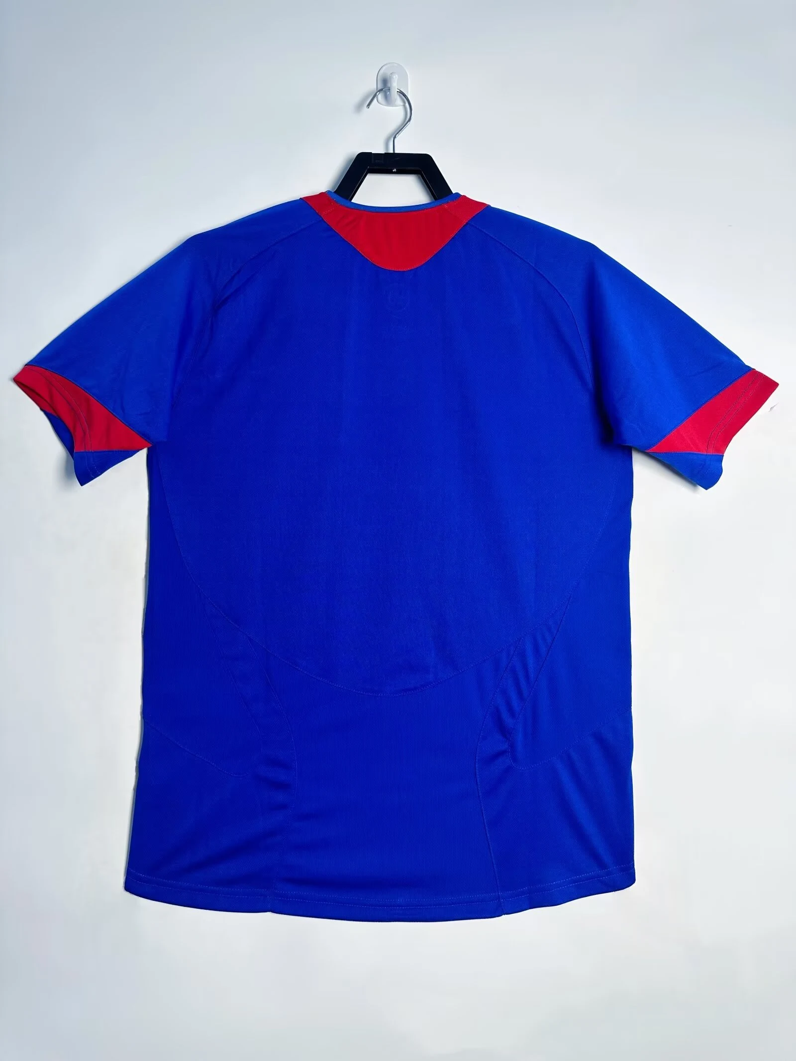 2005-06 Manchester United Away Retro Shirt view 2