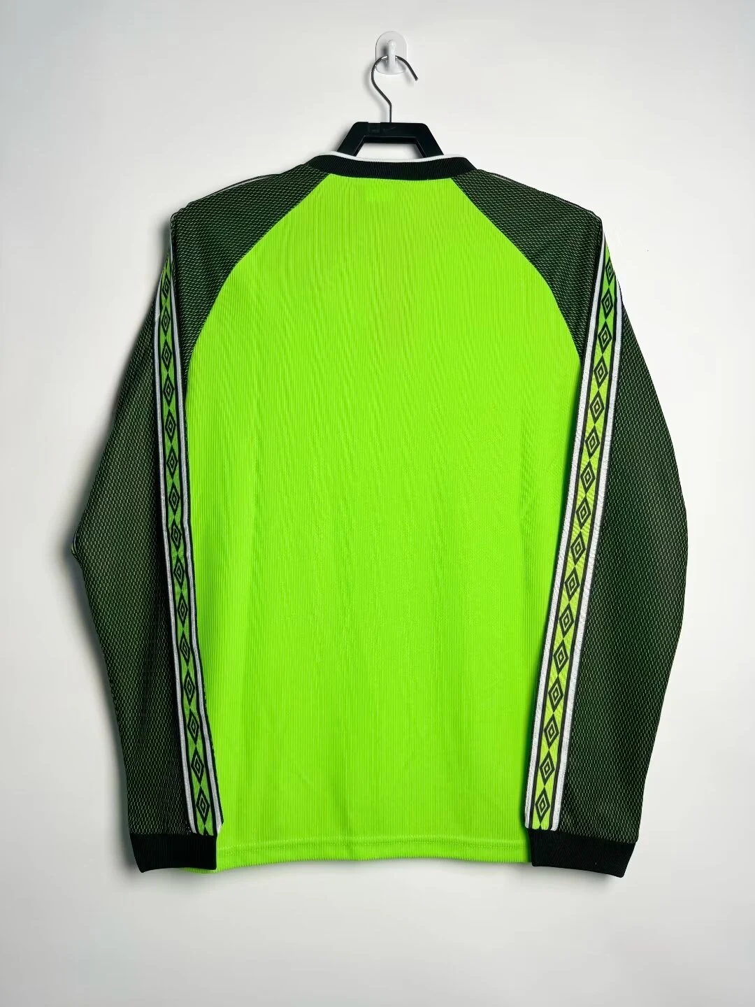 1998-99 Manchester United Green Goalkeeper Long Sleeve Retro Shirt view 2