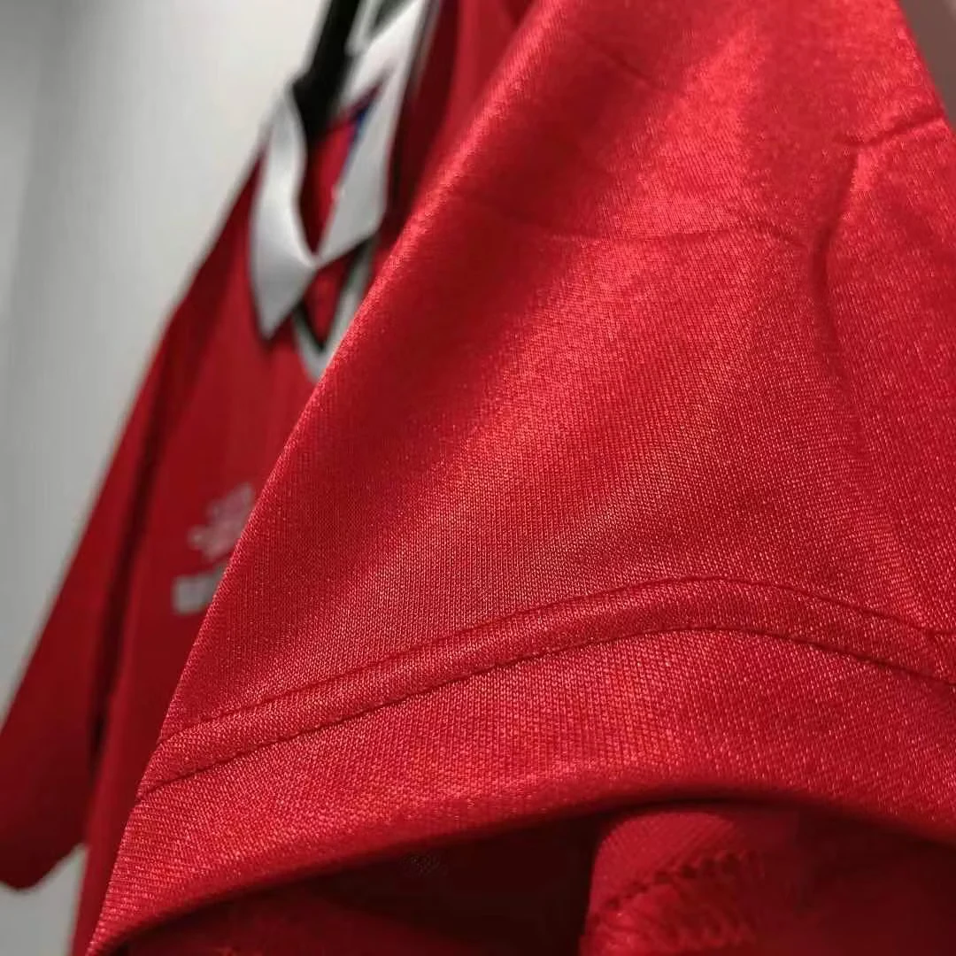1999-00 Manchester United home retro jersey view 3