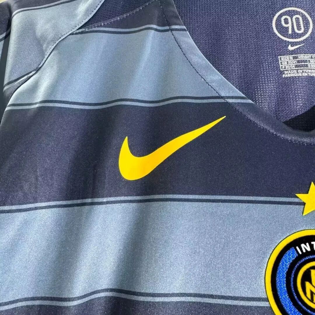 2004-05 Inter Milan Second Away Retro Jersey view 5