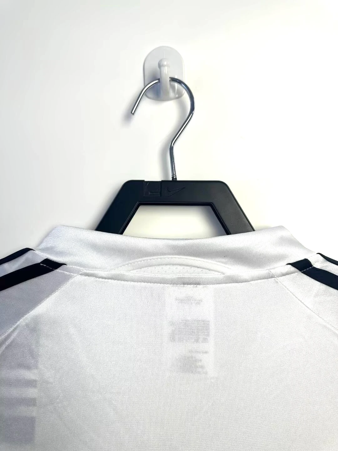 2004-05 Real Madrid Home Retro Jersey view 7