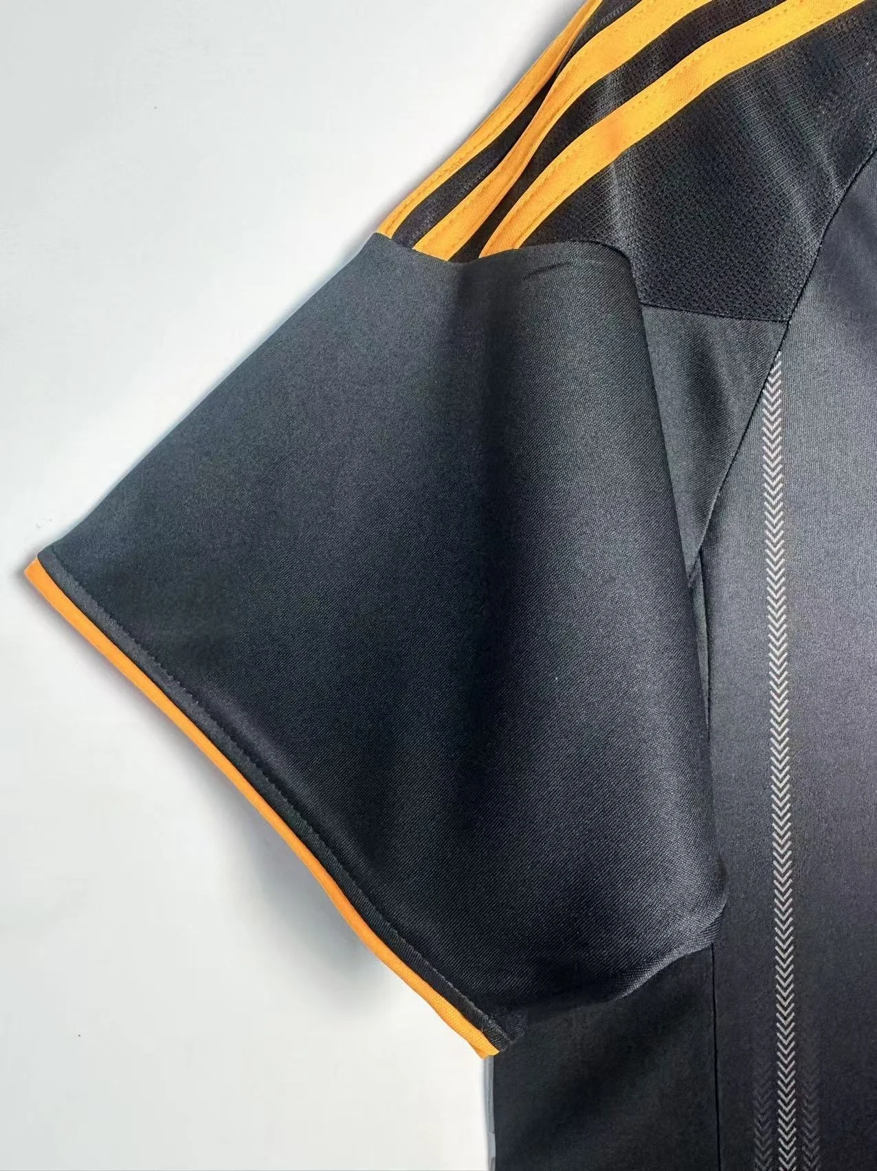 2010-11 Chelsea Away Retro Jersey view 5