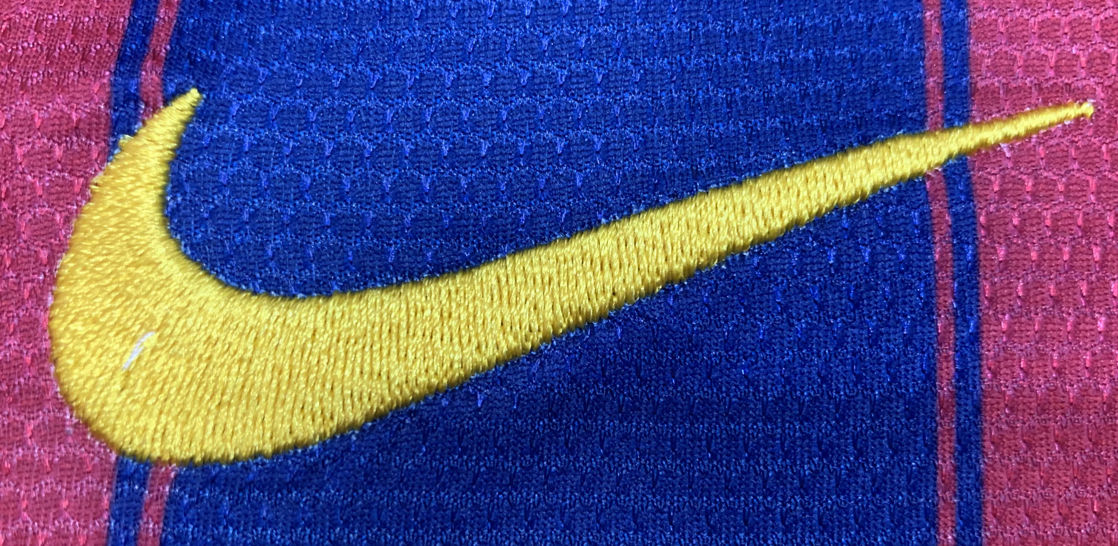 2009-10 Barcelona Home Retro Jersey view 4