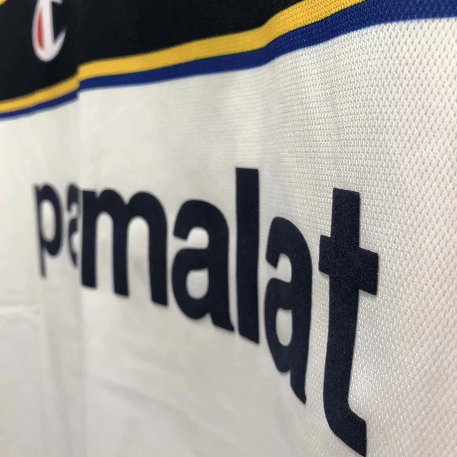 2002-03 Parma Away Retro Jersey view 5
