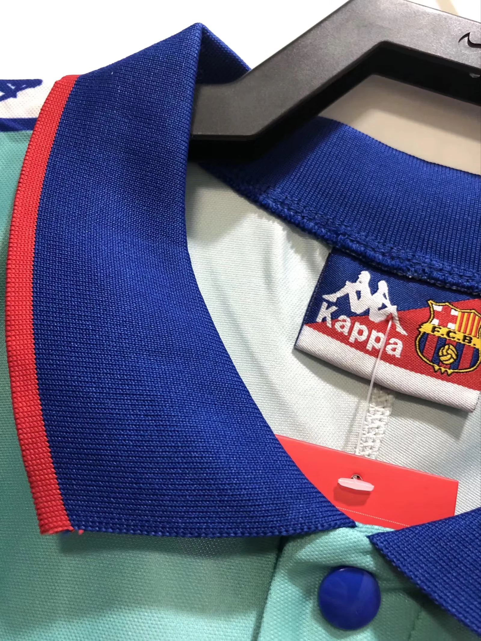 1992-95 Barcelona Away Retro Jersey view 4