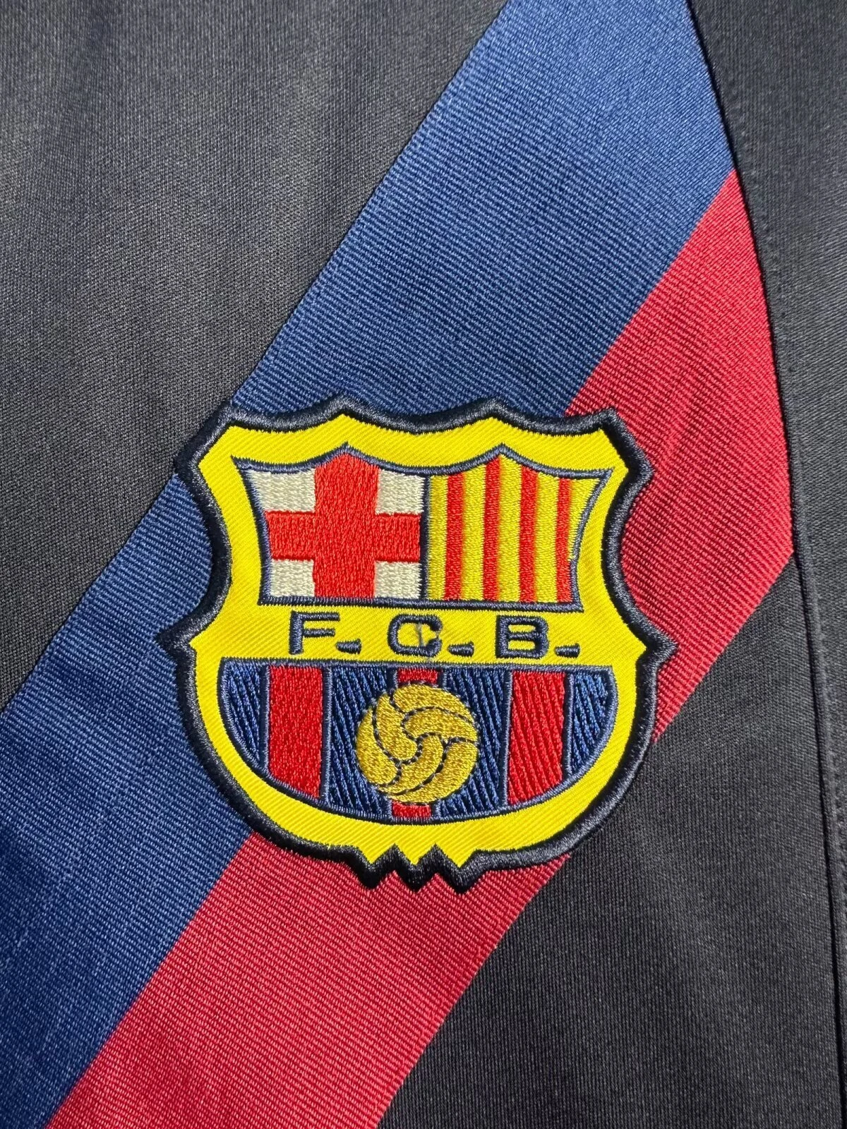 2003–03 Barcelona Second Away Retro Jersey view 4