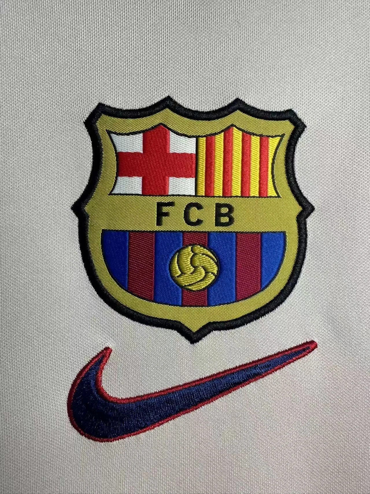 1998–99 Barcelona Away Long-Sleeve Retro Jersey view 4