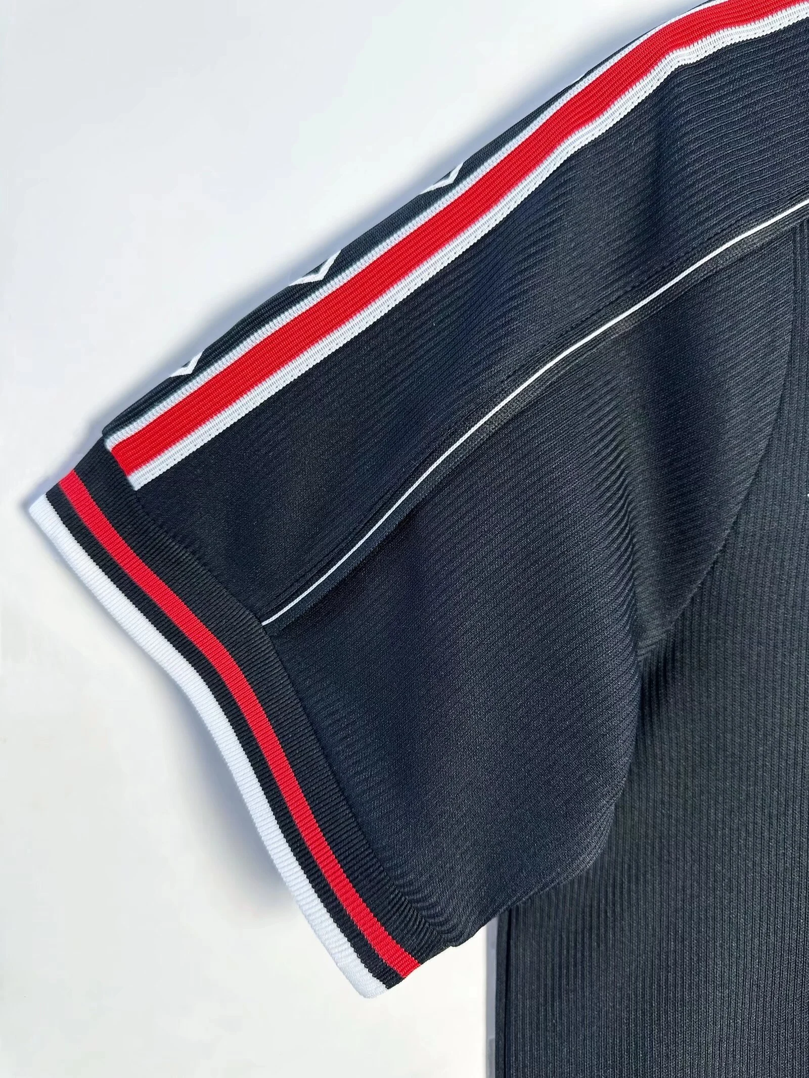 1998-99 Manchester United Black Retro Shirt view 5