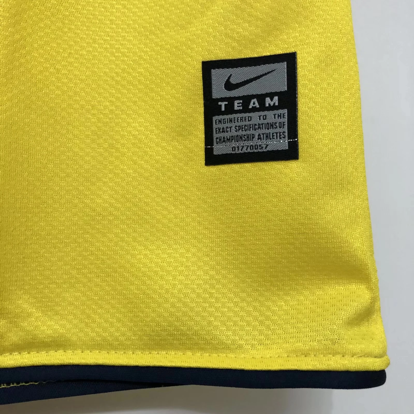 2008-09 Barcelona Away Retro Jersey view 7