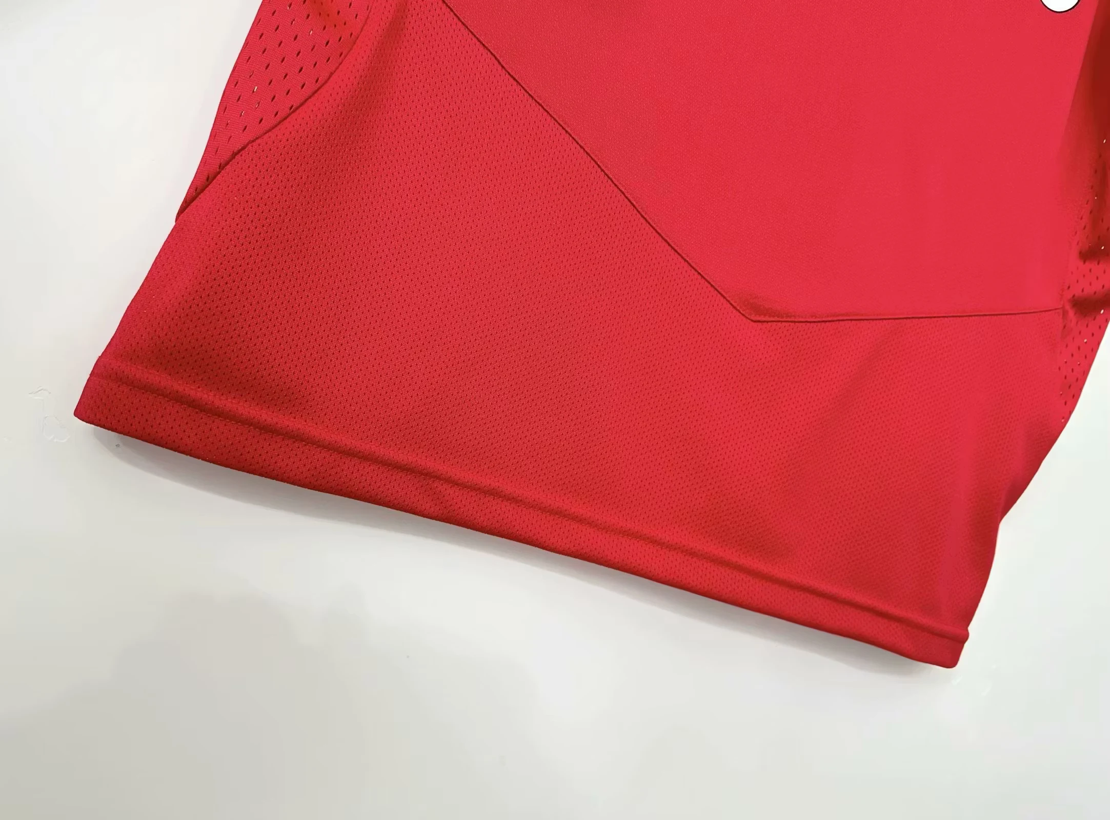2005-06 Manchester United Home Retro Shirt view 3