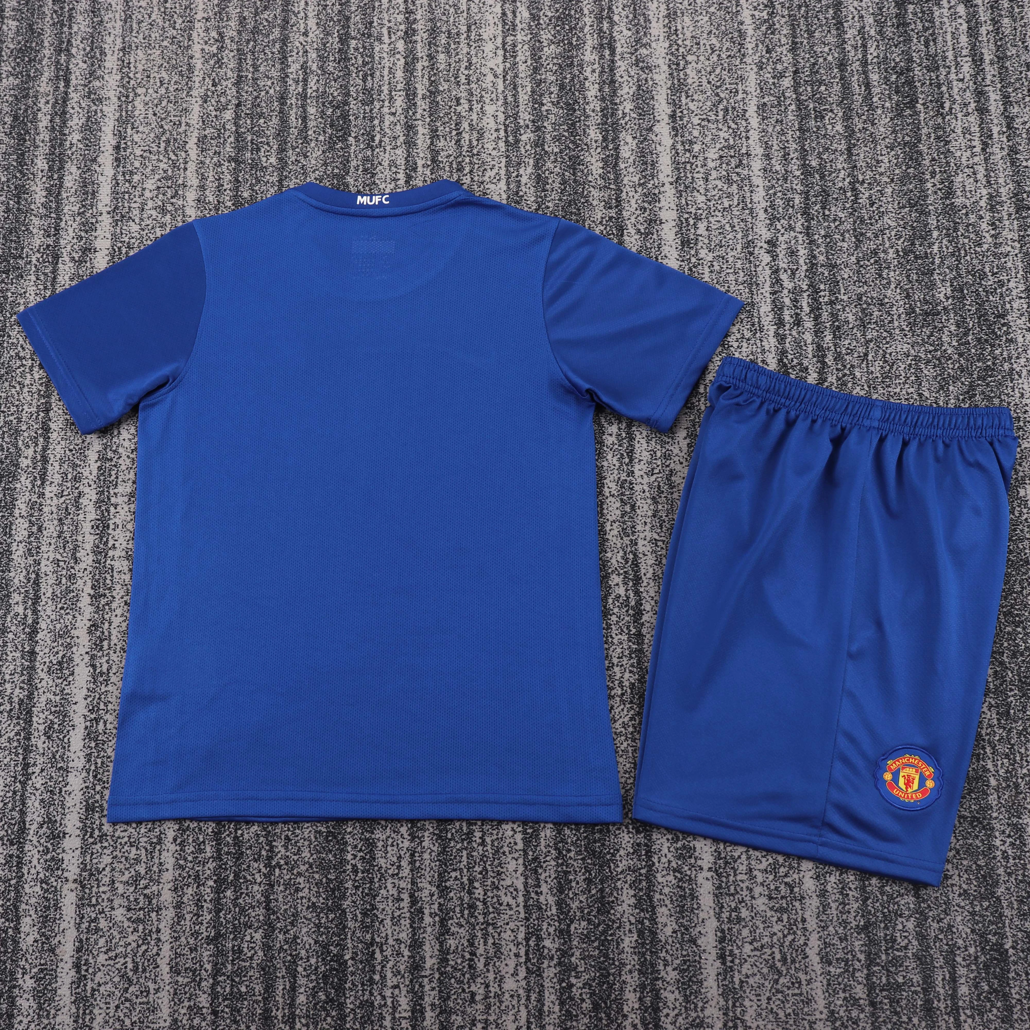 2008-09 Manchester United Away Shirt - Kids view 2