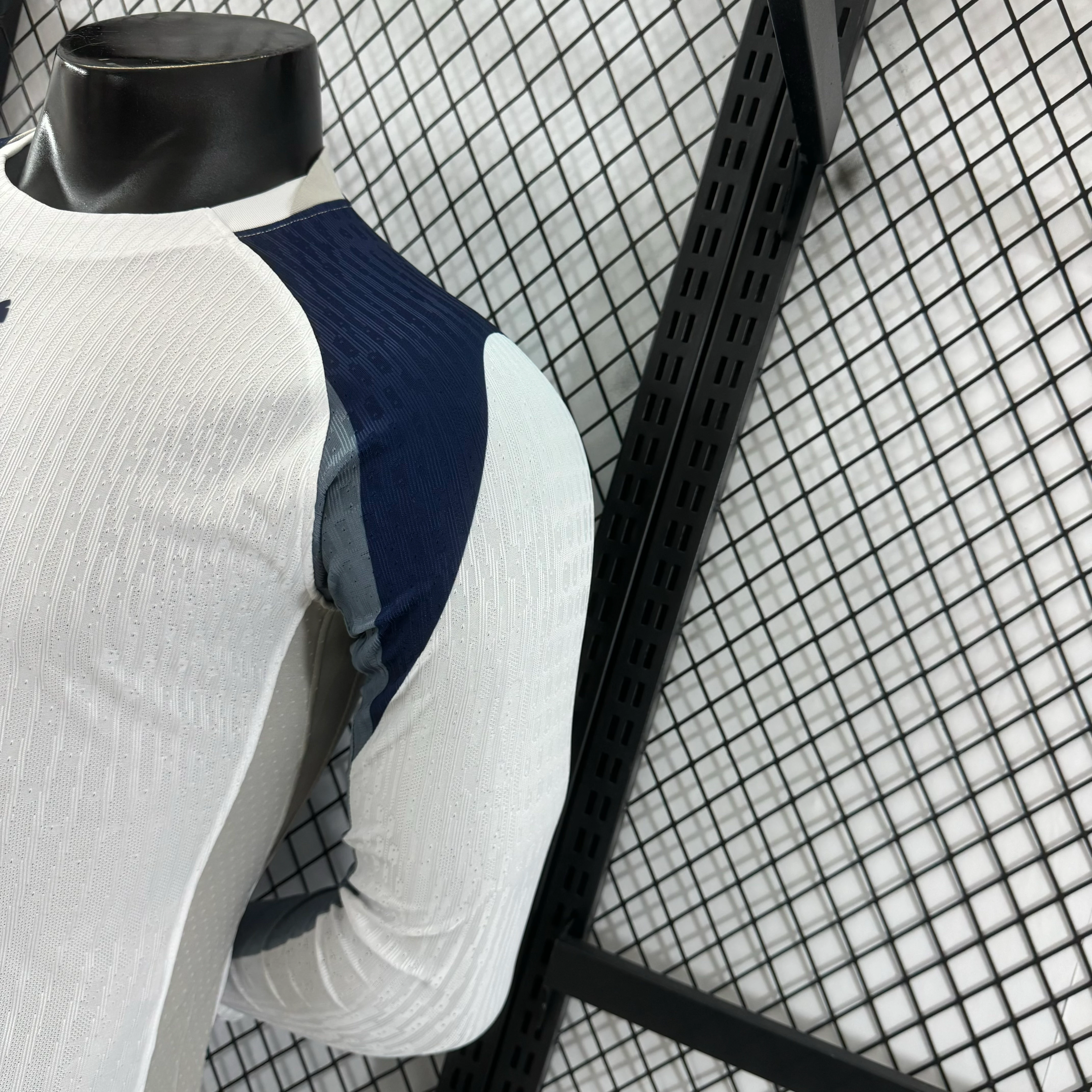 2025-26 Tottenham Hotspur Home Long-Sleeve Jersey – Player Version view 6