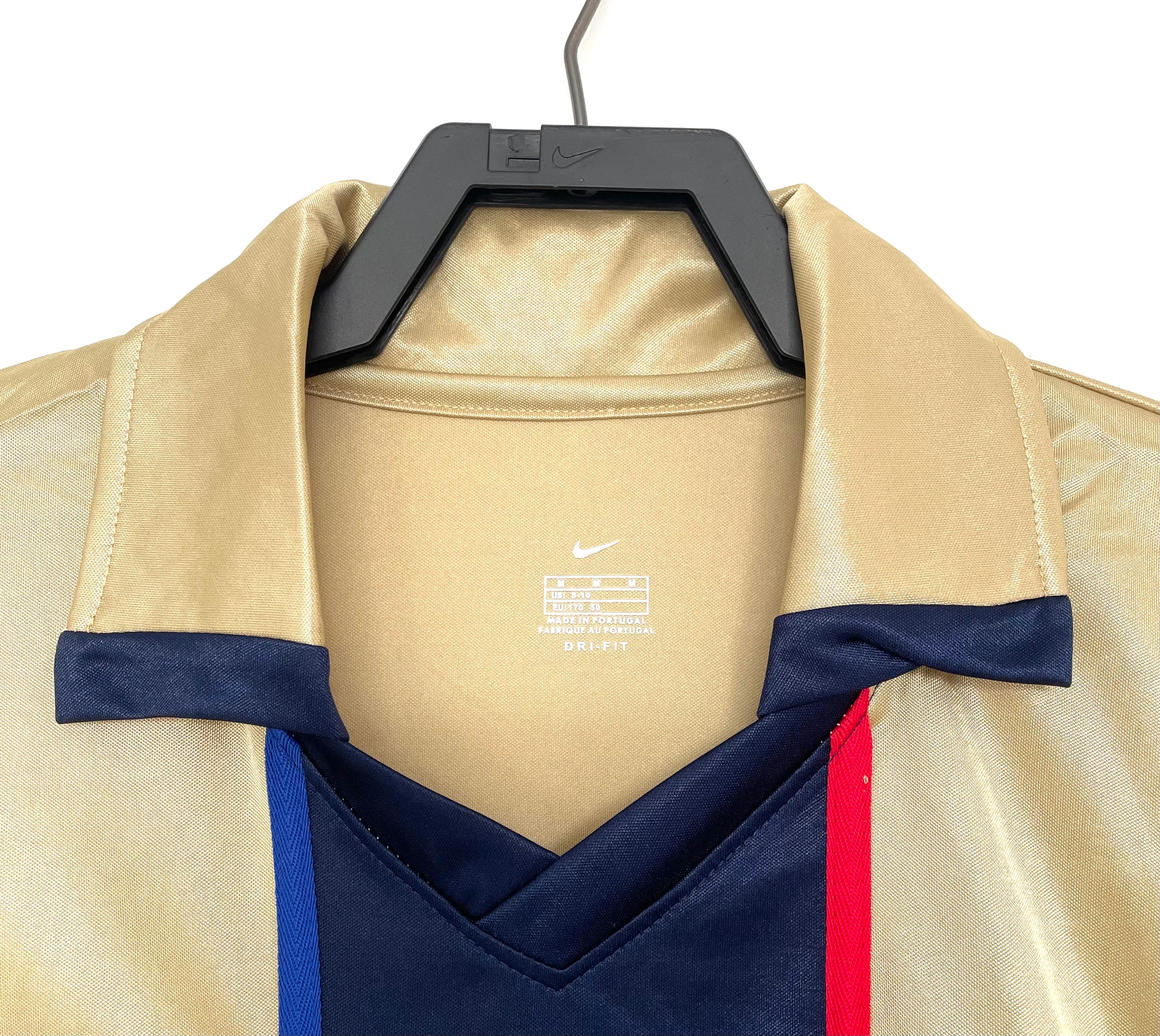 2001-02 Barcelona Away Retro Jersey view 5