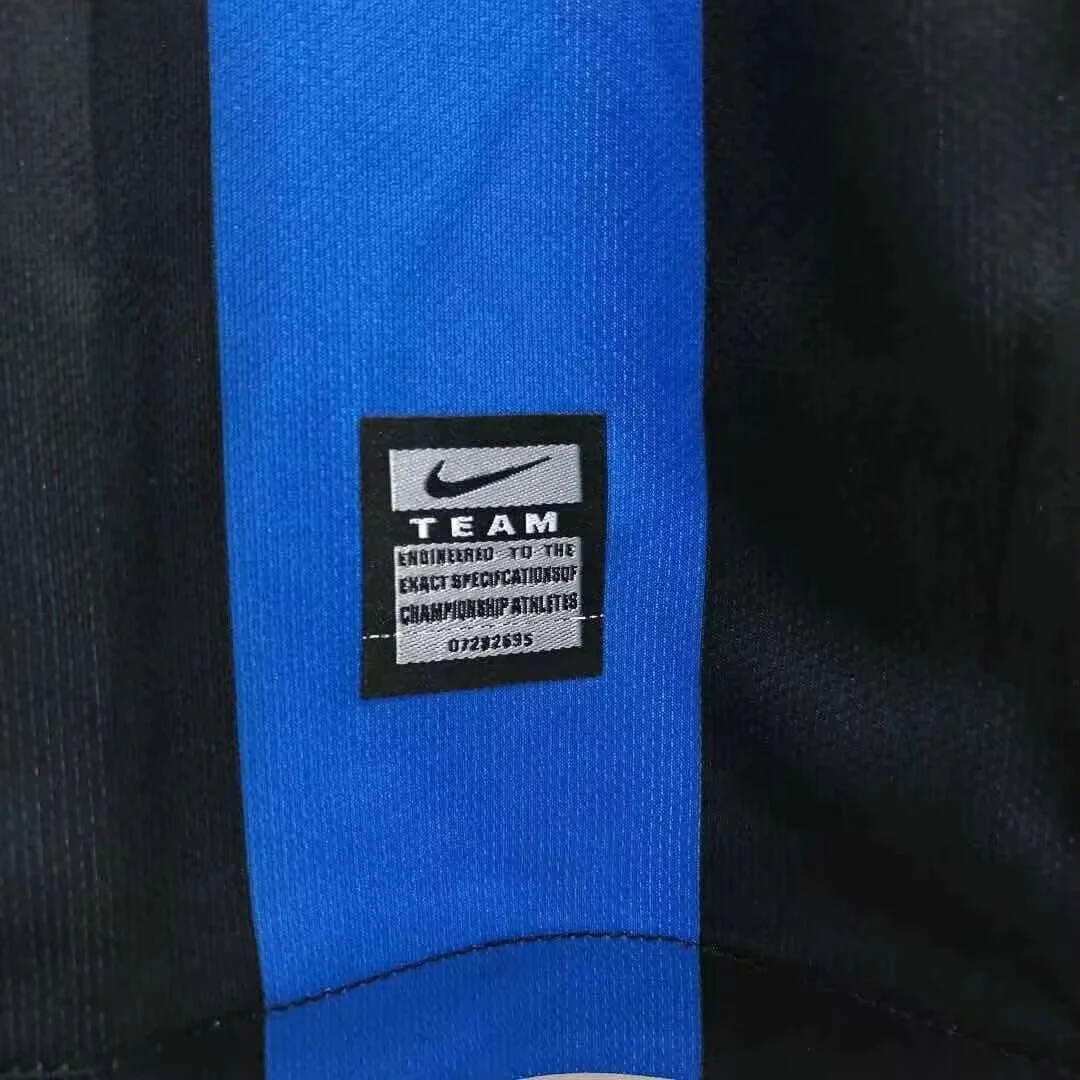 2010 Inter Milan home blue and black retro jersey view 4