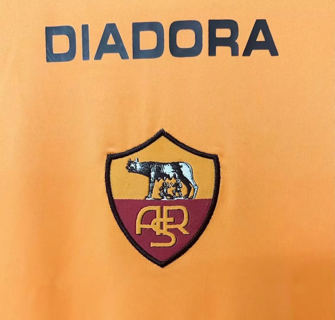 2005-06 Roma Home Retro Jersey view 4