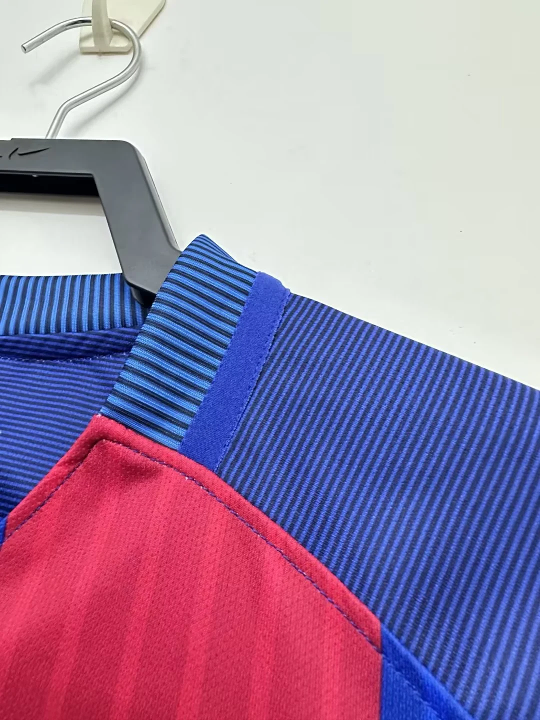 2016-17 Barcelona Home Retro Jersey view 3