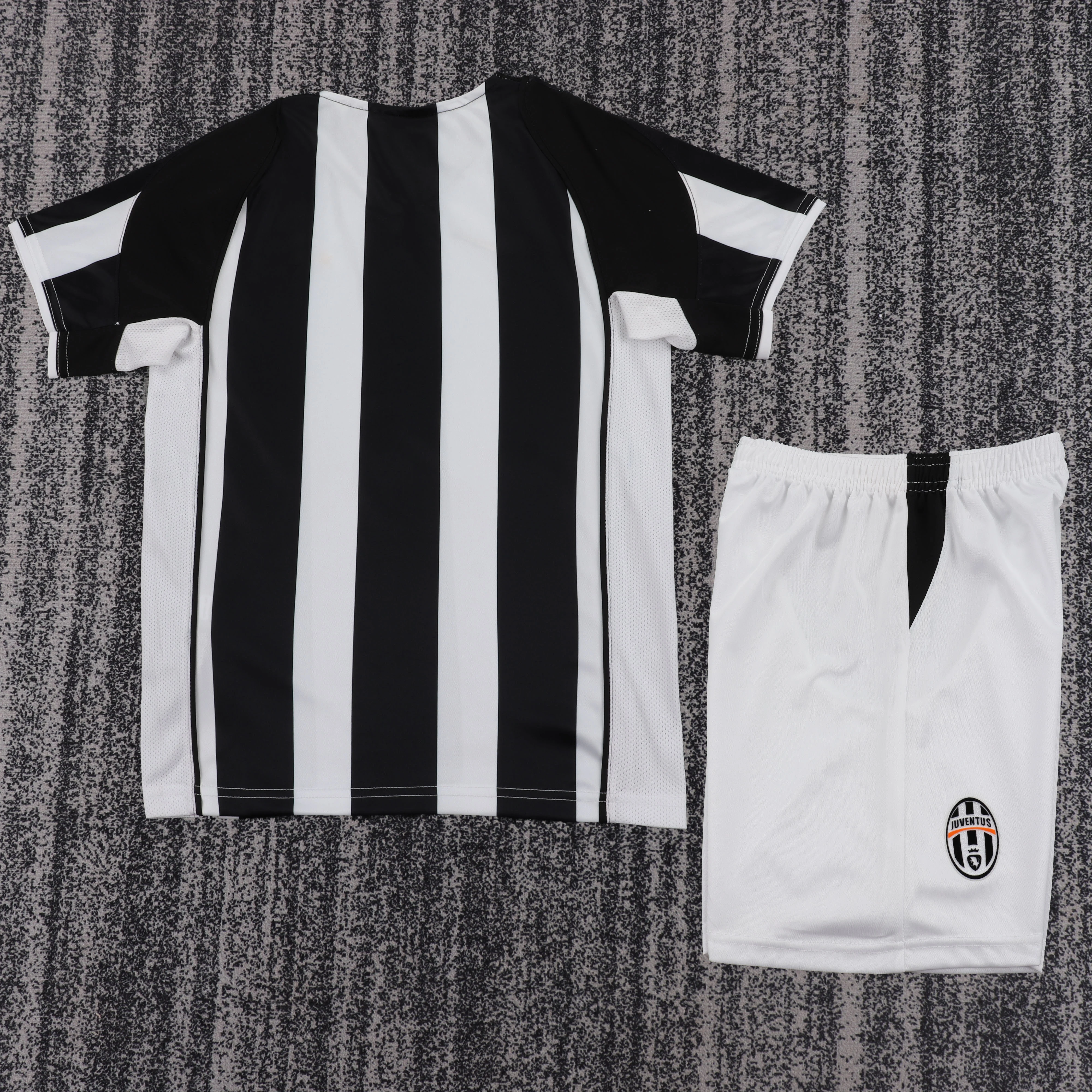 2004-05 Juventus Home Retro Jersey - Children's view 2