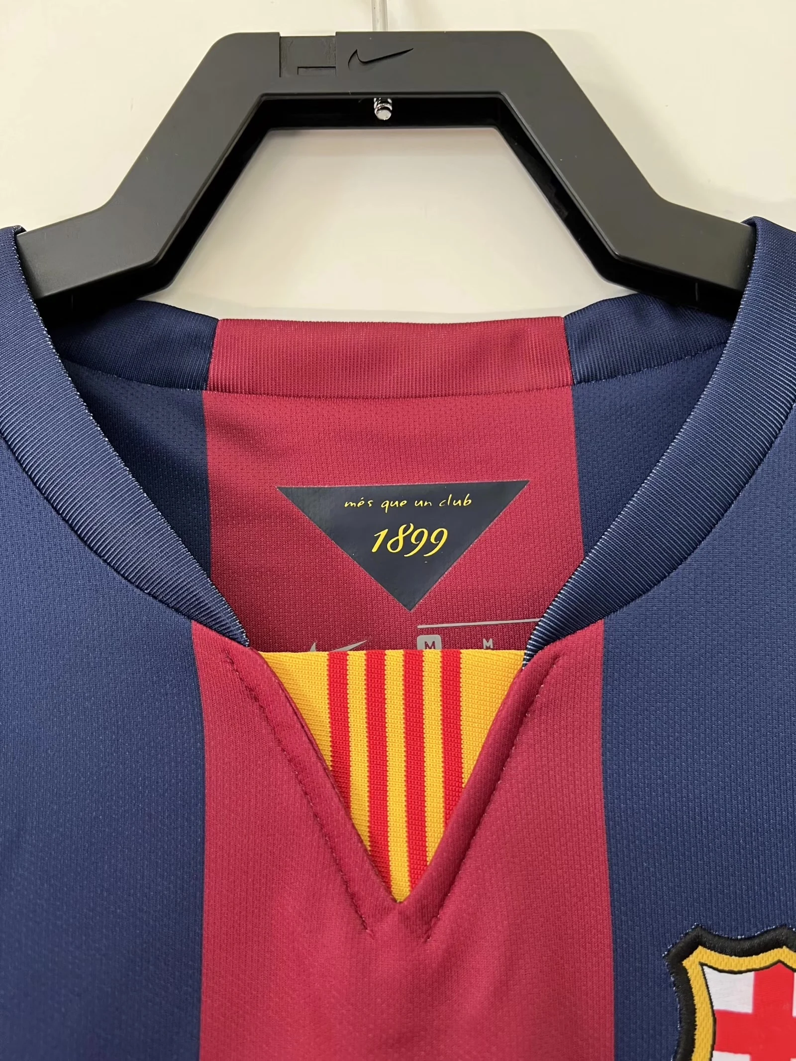 2014-15 Barcelona Home Retro Jersey view 3