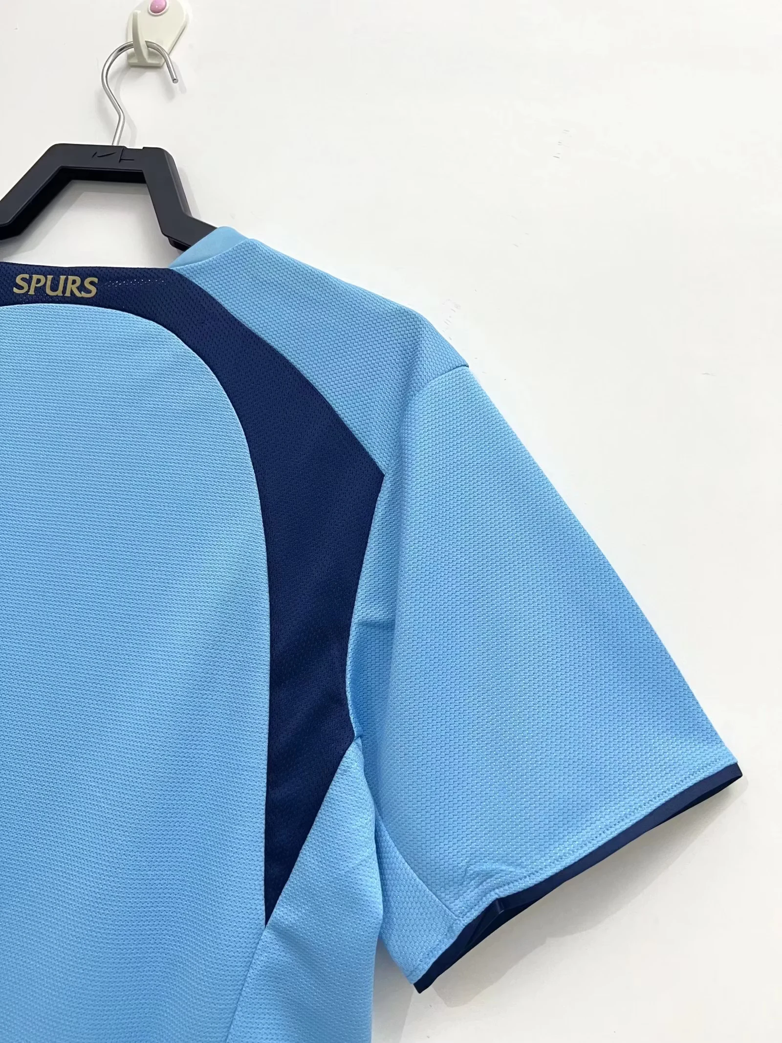 2006-07 Tottenham Hotspur Away Retro Kit view 5
