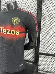 2025-26 Manchester United Training Shirt - Players view 7