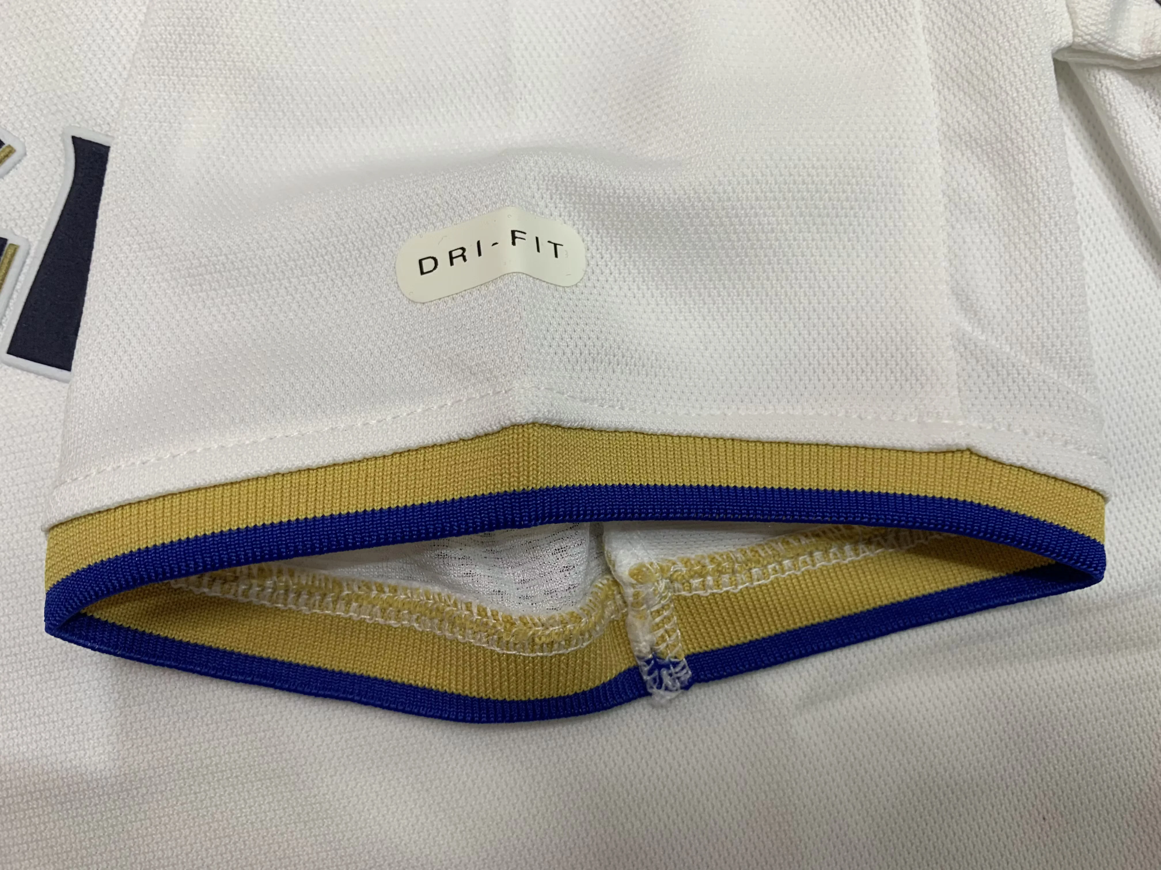 2000-01 Leeds United Home Retro Jersey view 3
