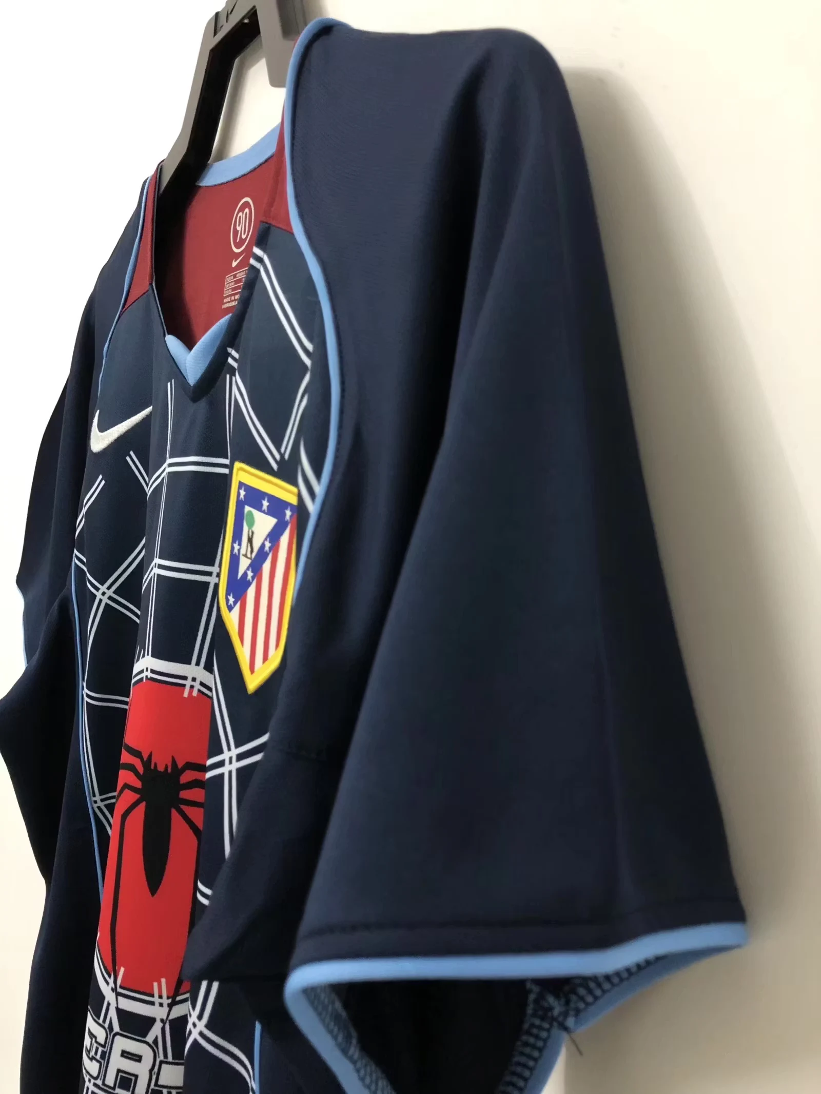 2004-05 Atletico Madrid Away Retro Jersey view 5