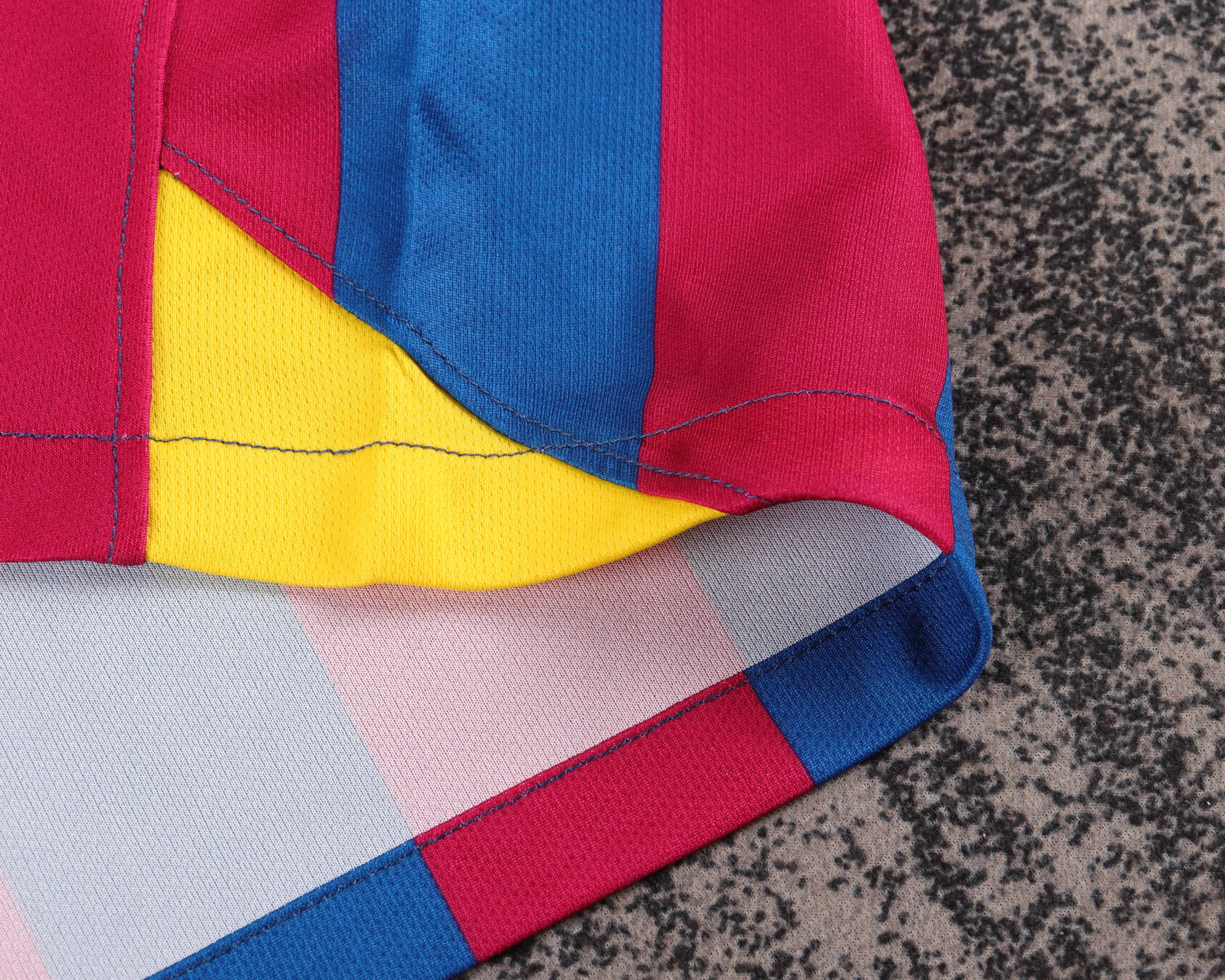2005-06 Barcelona Home Edition Retro Shirt - Kids Size view 7