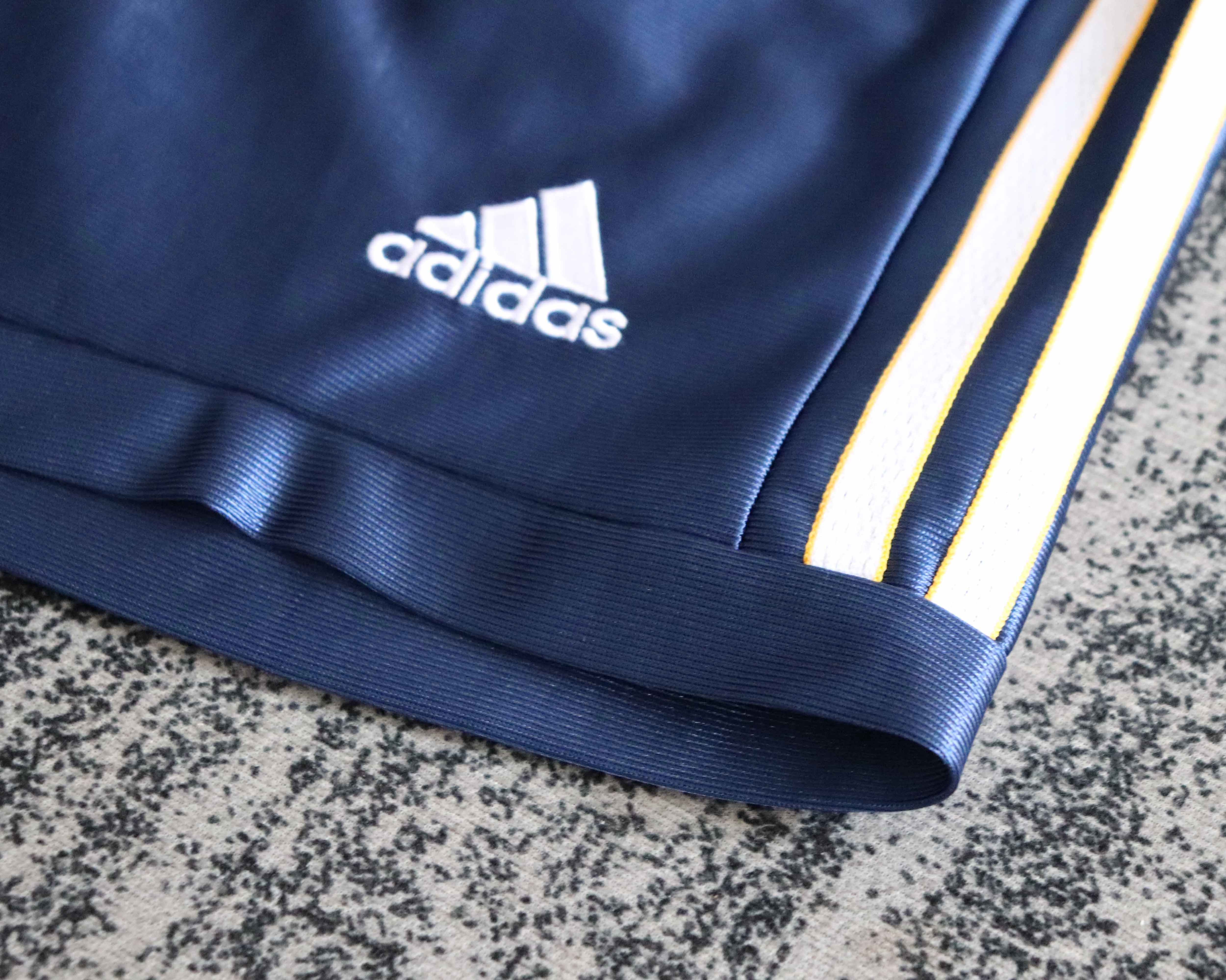 1998-00 Real Madrid Away Shirt - Kids Sizes view 9