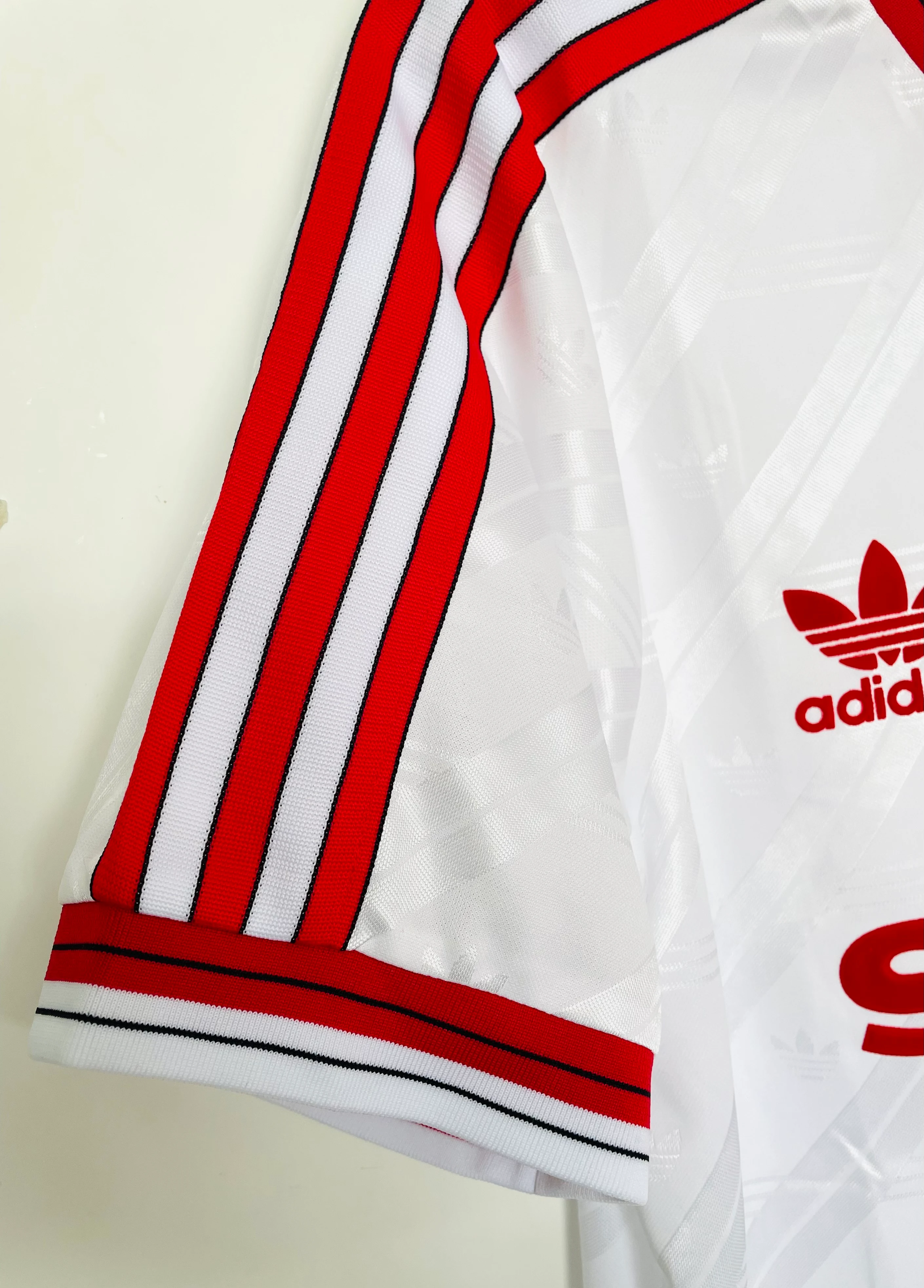 1986-88 Manchester United Away Retro Shirt view 3