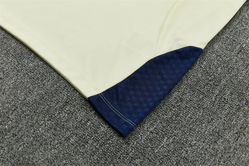 2026-27 Bayern Munich Beige Half-Zip Training Jersey view 7