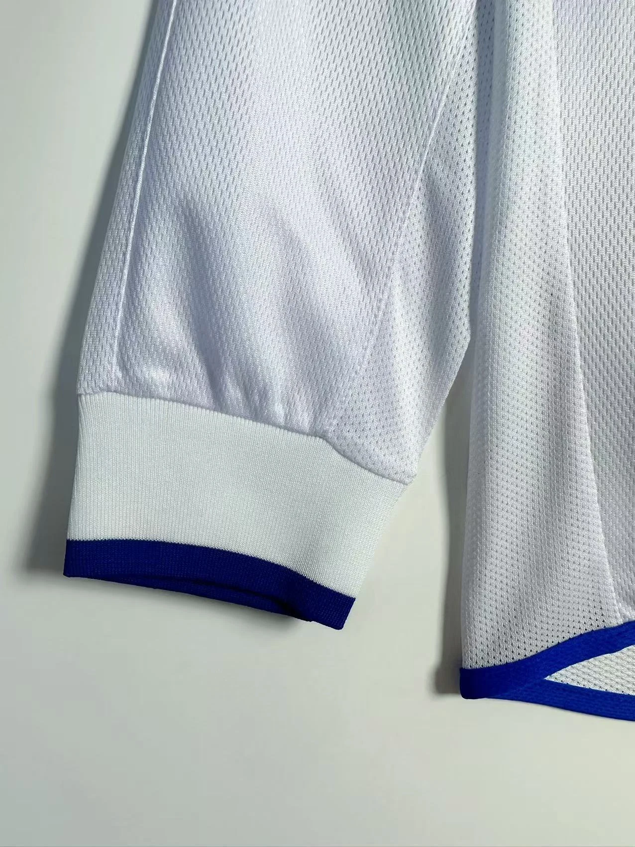 2003–05 Chelsea Away Long-Sleeve Retro Jersey view 9