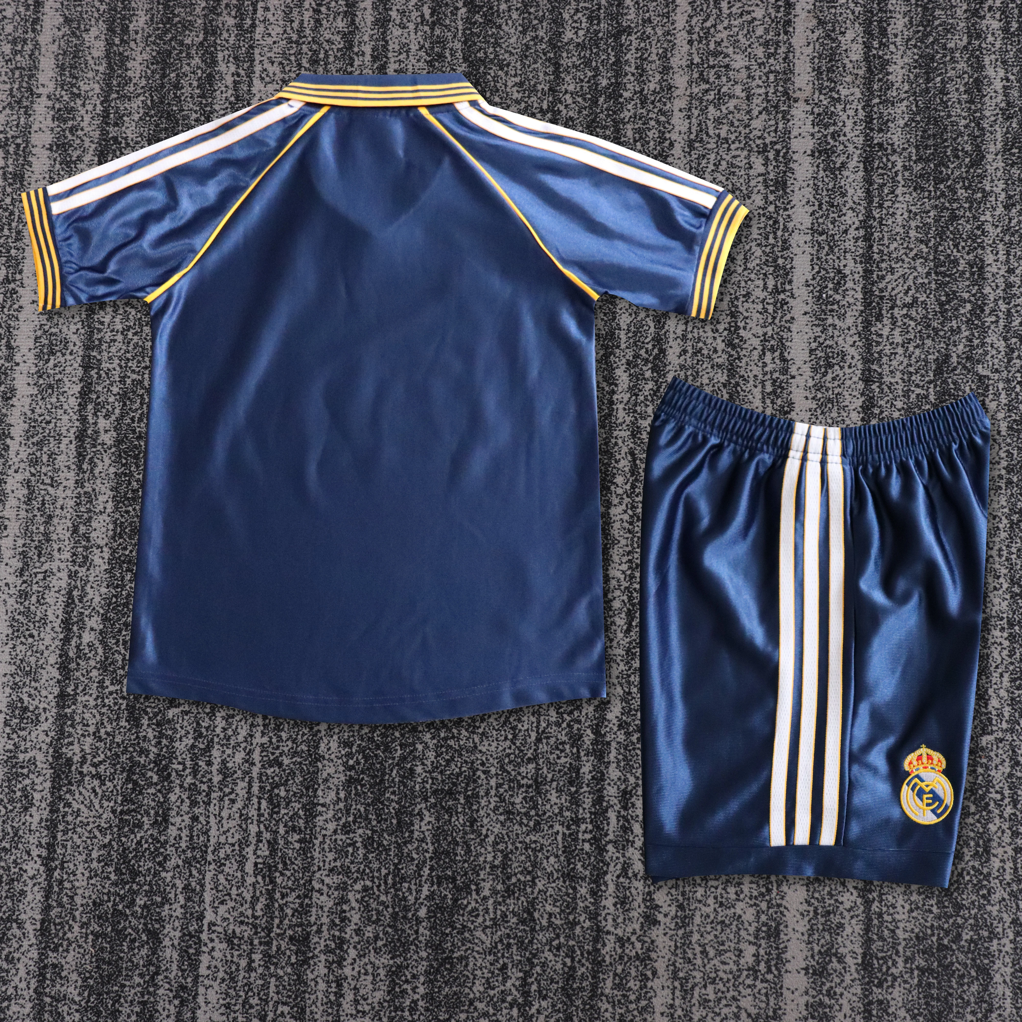 1998-00 Real Madrid Away Shirt - Kids Sizes view 2