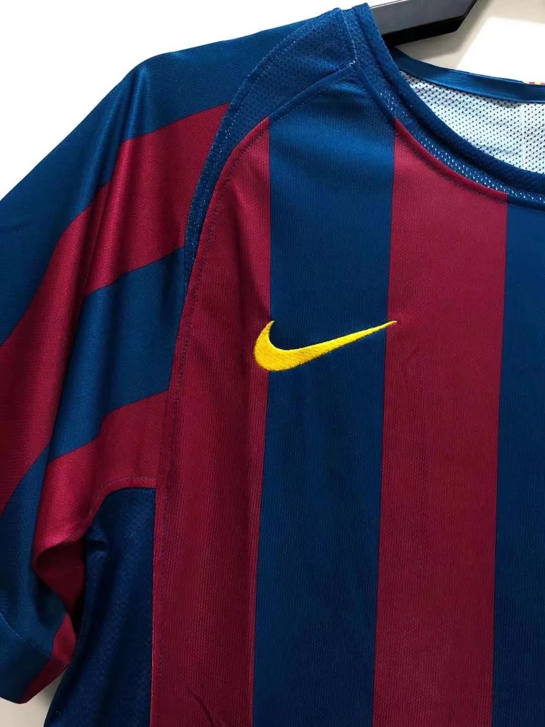 2005-06 Barcelona Home Retro Jersey - Champions League Edition view 8