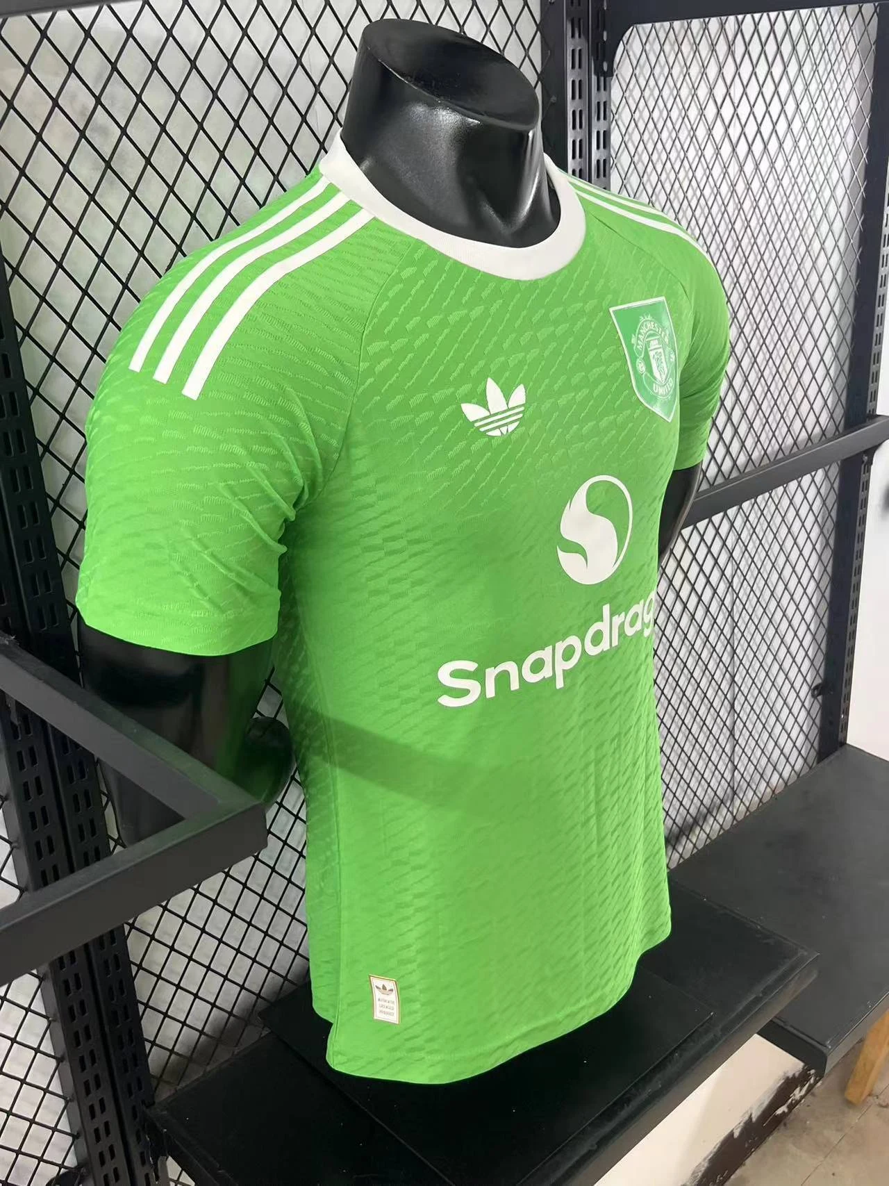 2025-26 Manchester United Goalkeeper Jersey – Player Version view 9
