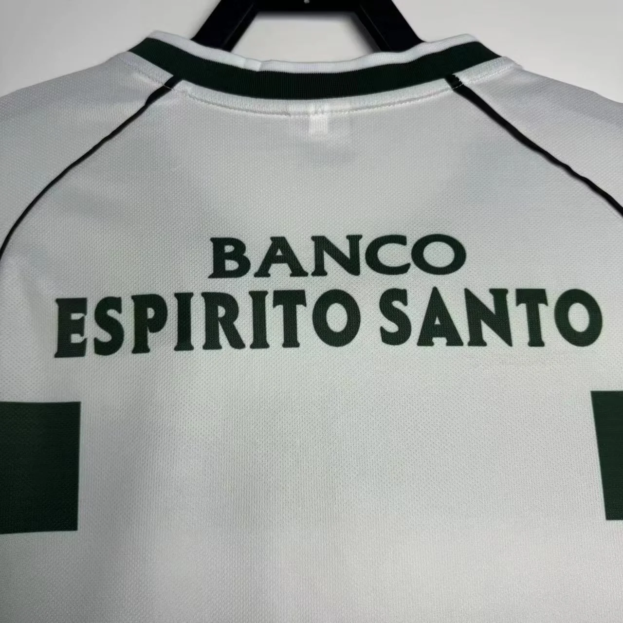 2001-03 Lisbon Home Retro Jersey view 3